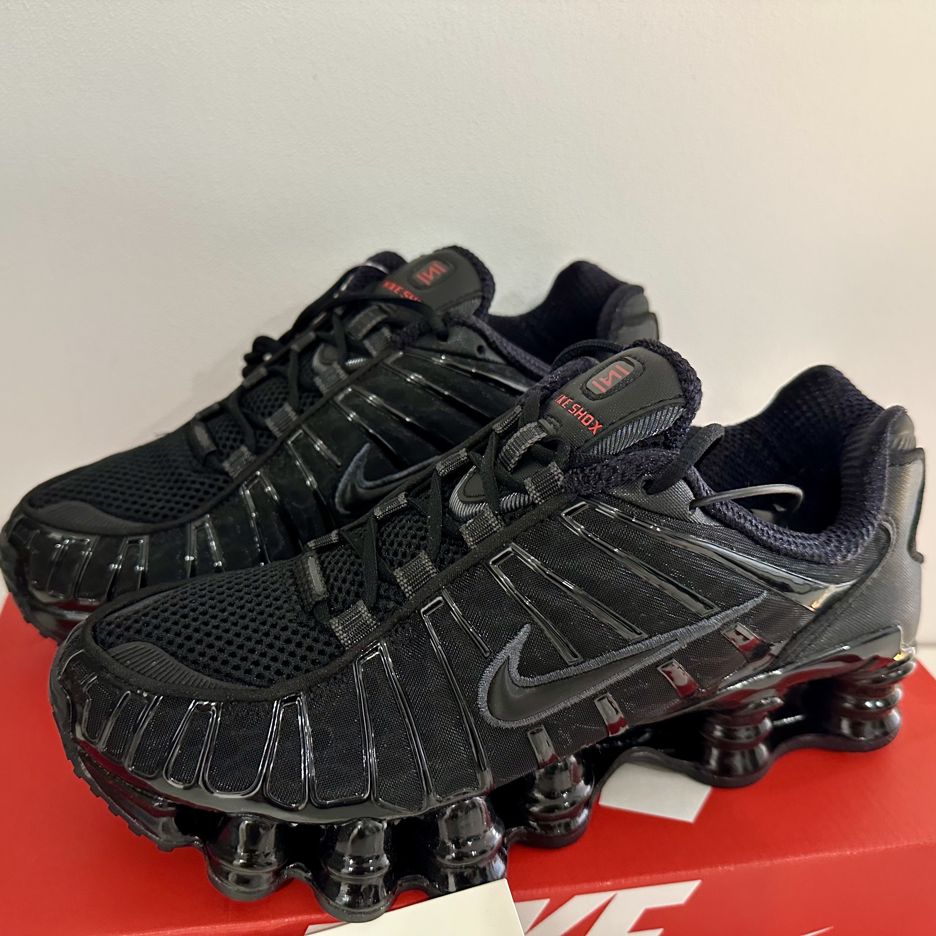 (W) Nike Shox TL Black and Max Orange 착용 스타일