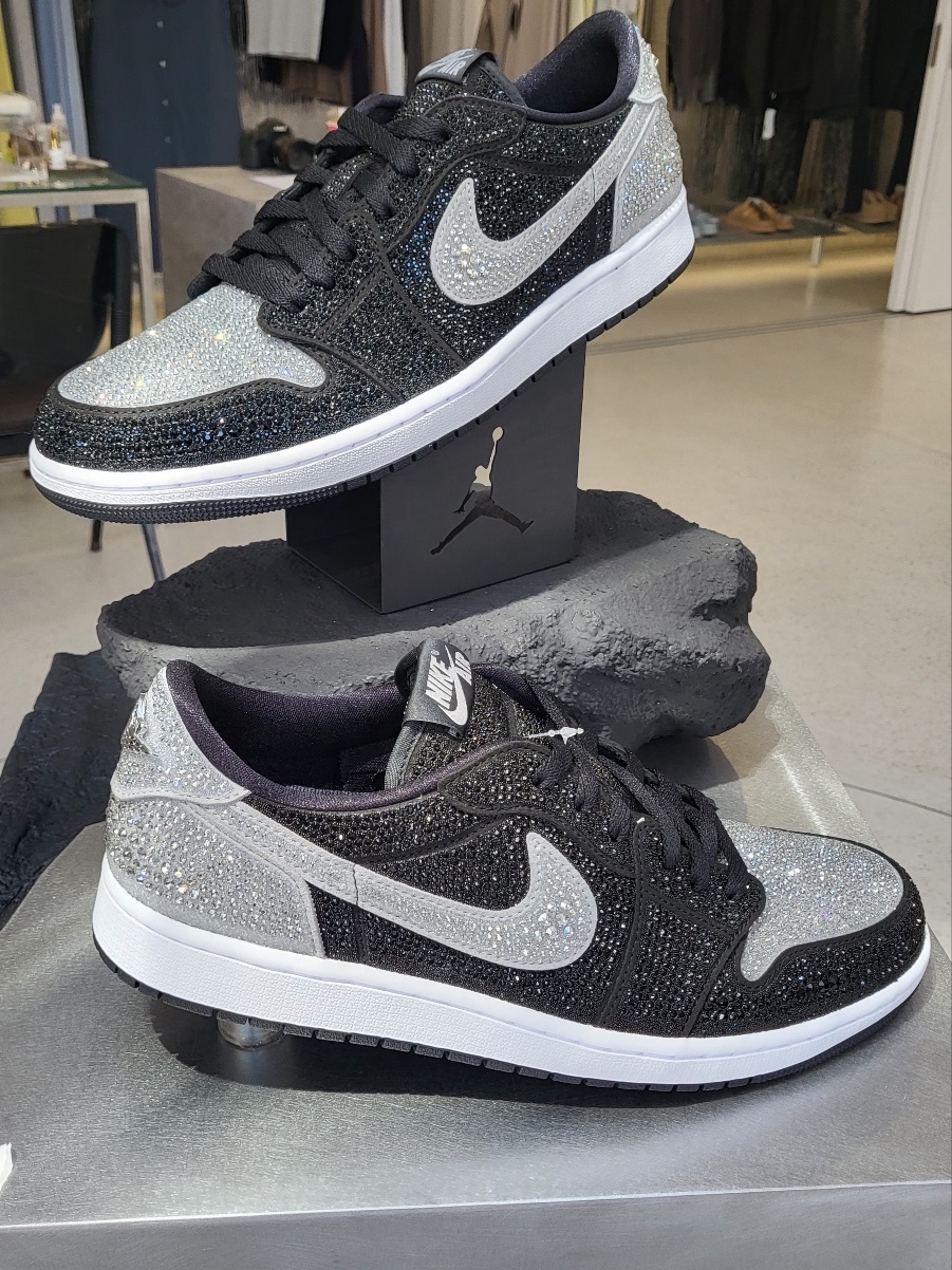 (W) Jordan 1 x Swarovski Low OG Crystal 착용 스타일 - 1