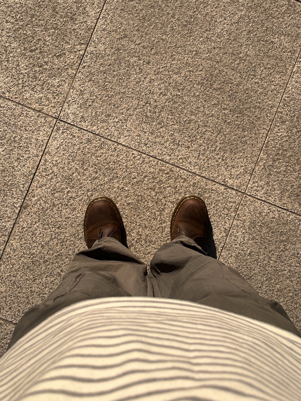 Dr. Martens 1461 Crazy Horse Dark Brown, Dr. Martens 1461 Crazy Horse Dark Brown 착용 스타일 - 1