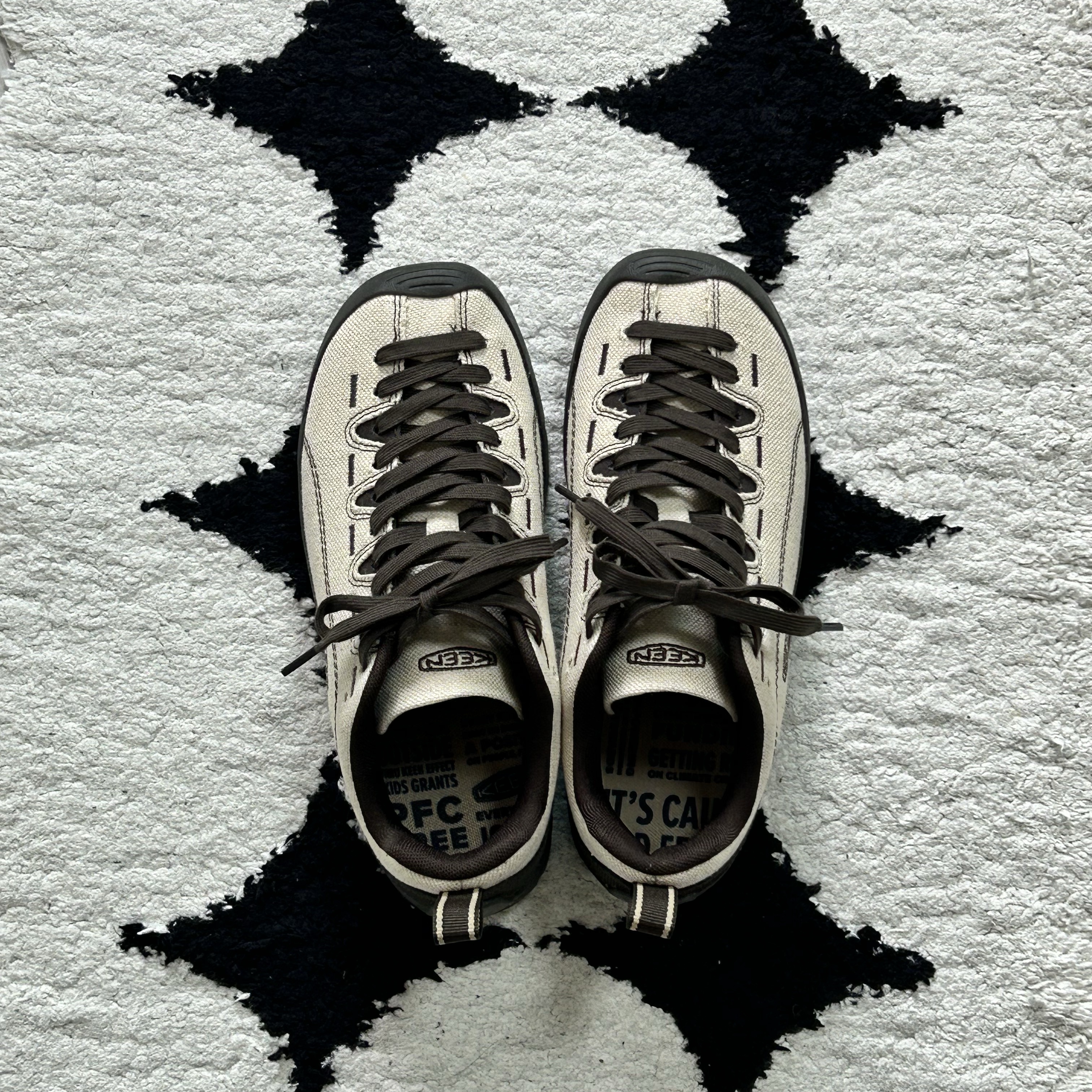 (W) Keen Jasper Canvas Sneakers Natural Black Olive 착용 스타일 - 1