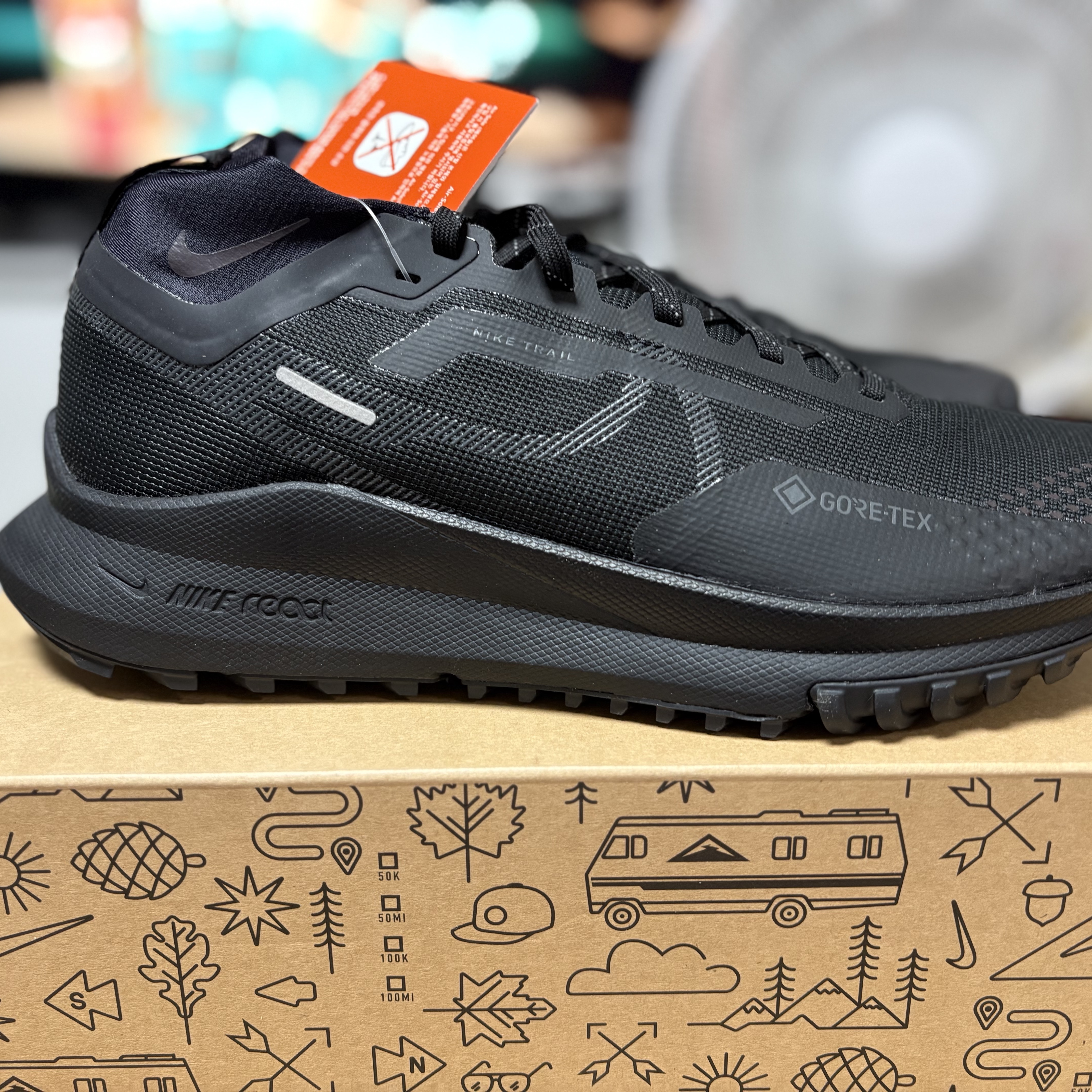 Nike Pegasus Trail 4 Gore-Tex Black Dark Grey 착용 스타일 - 3