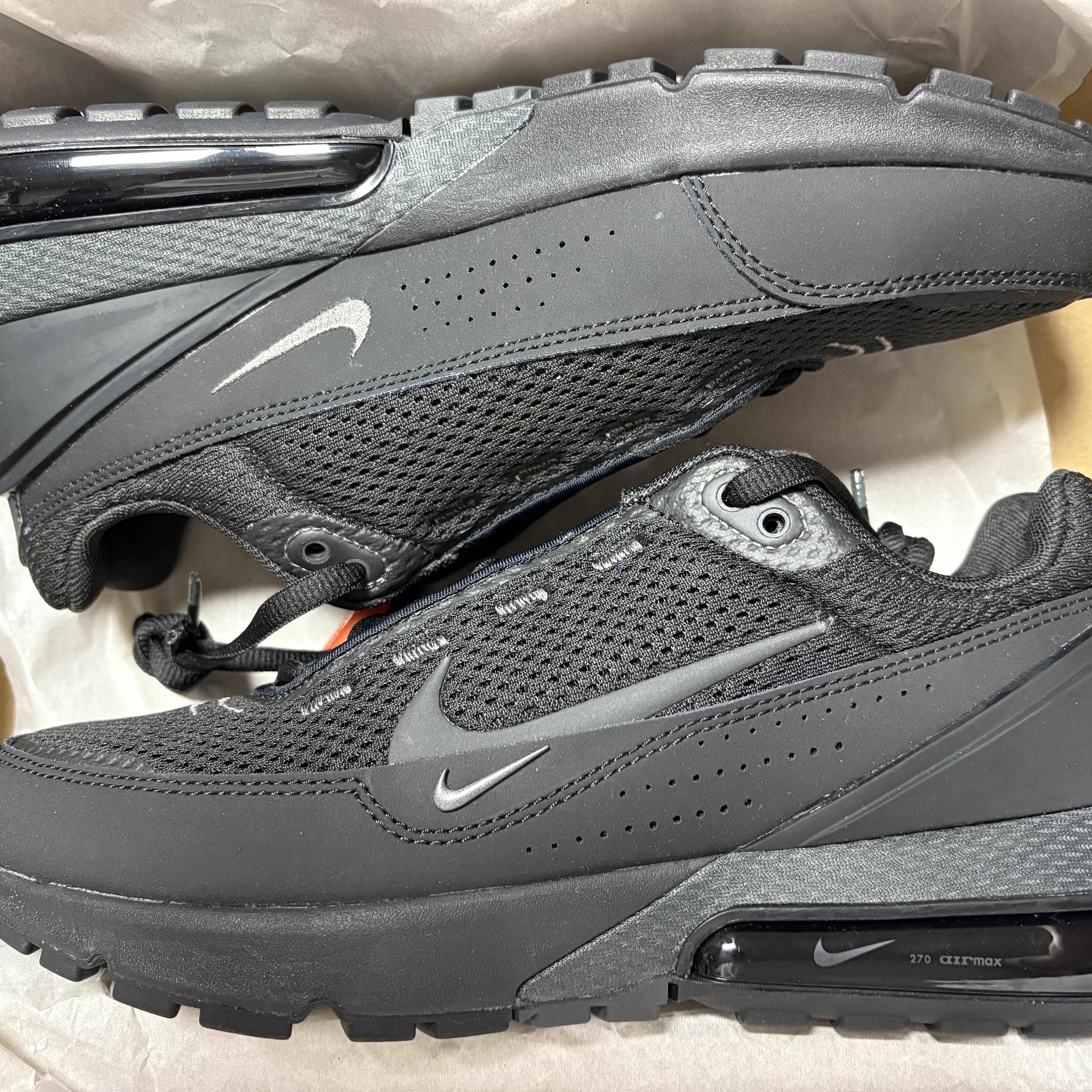 Nike Air Max Pulse Black Anthracite 착용 스타일 - 2