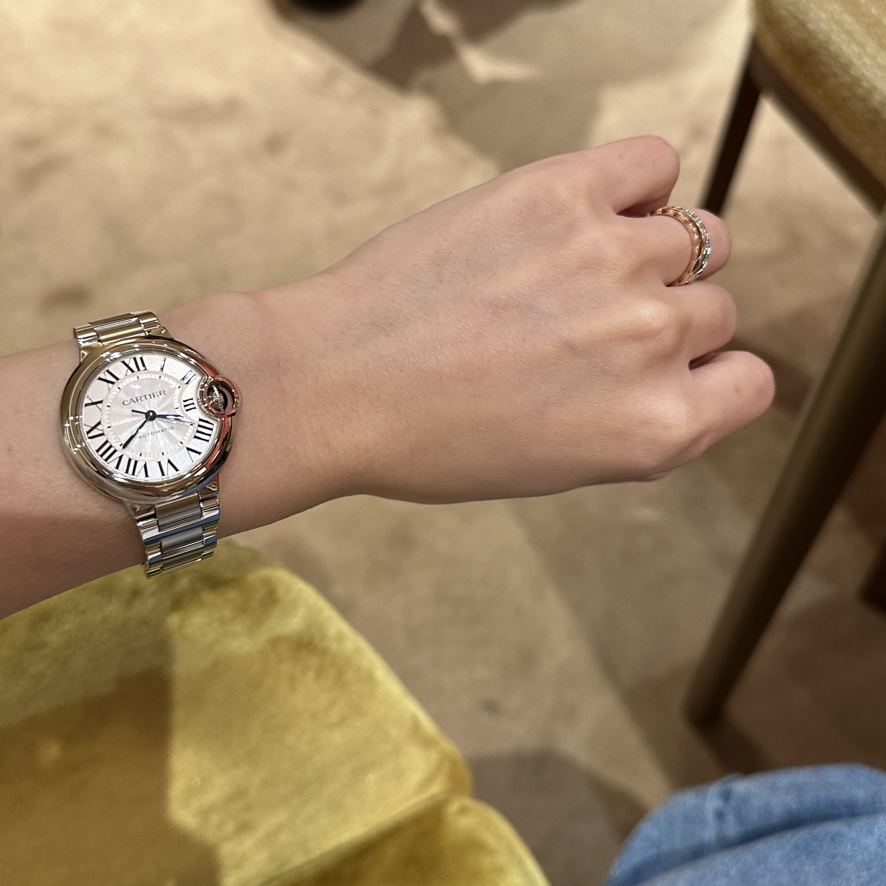 Cartier Ballon Bleu de Watch 33mm Automatic Steel, Chanel Coco Crush Ring Quilted Motif Mini & 18K Beige Gold 착용 스타일