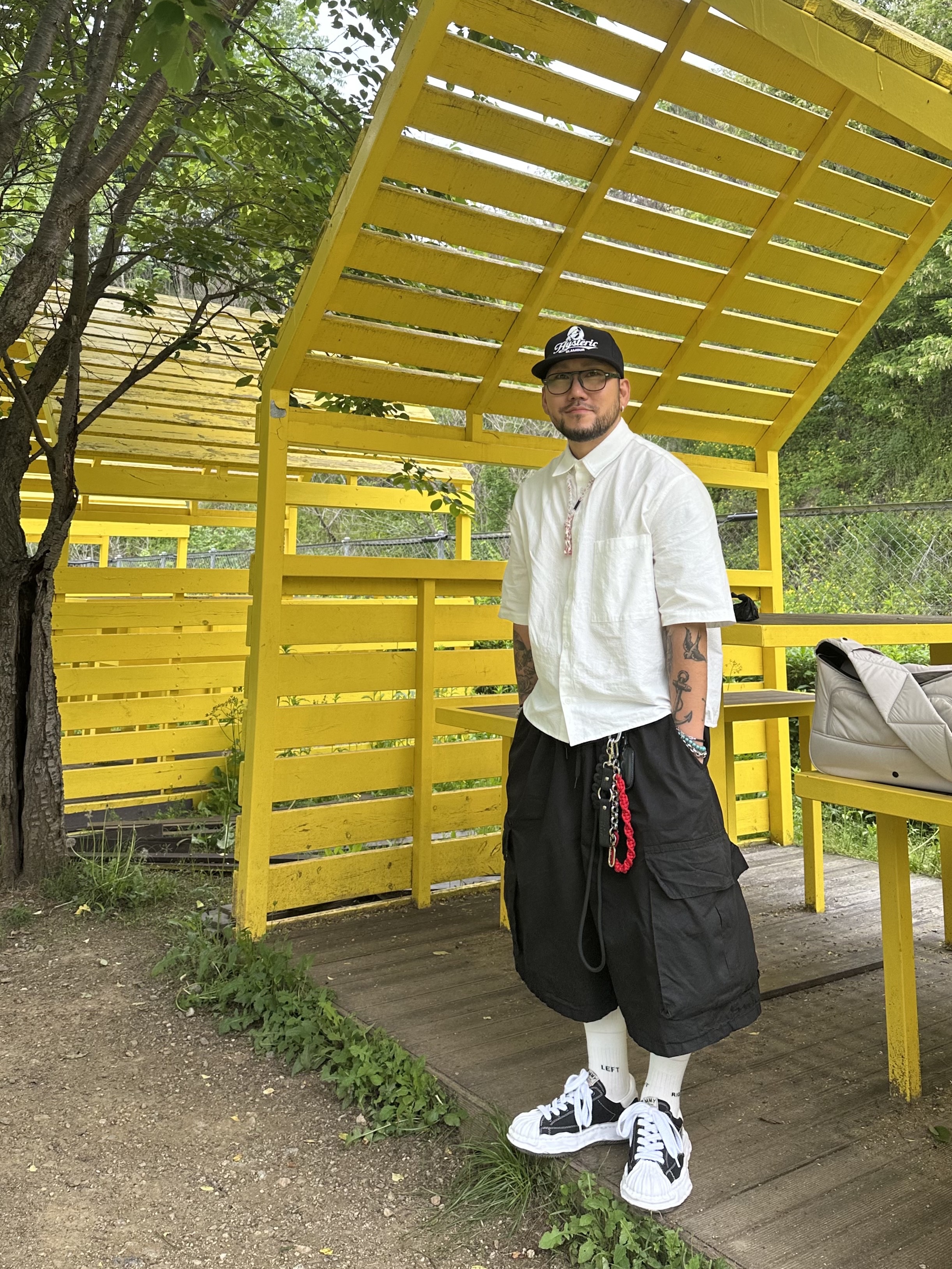 Hysteric Glamour Feel Good Mesh Cap Black, Maison Mihara Yasuhiro Blakey OG Sole Canvas Low-top Sneakers Black White 착용 스타일 - 1