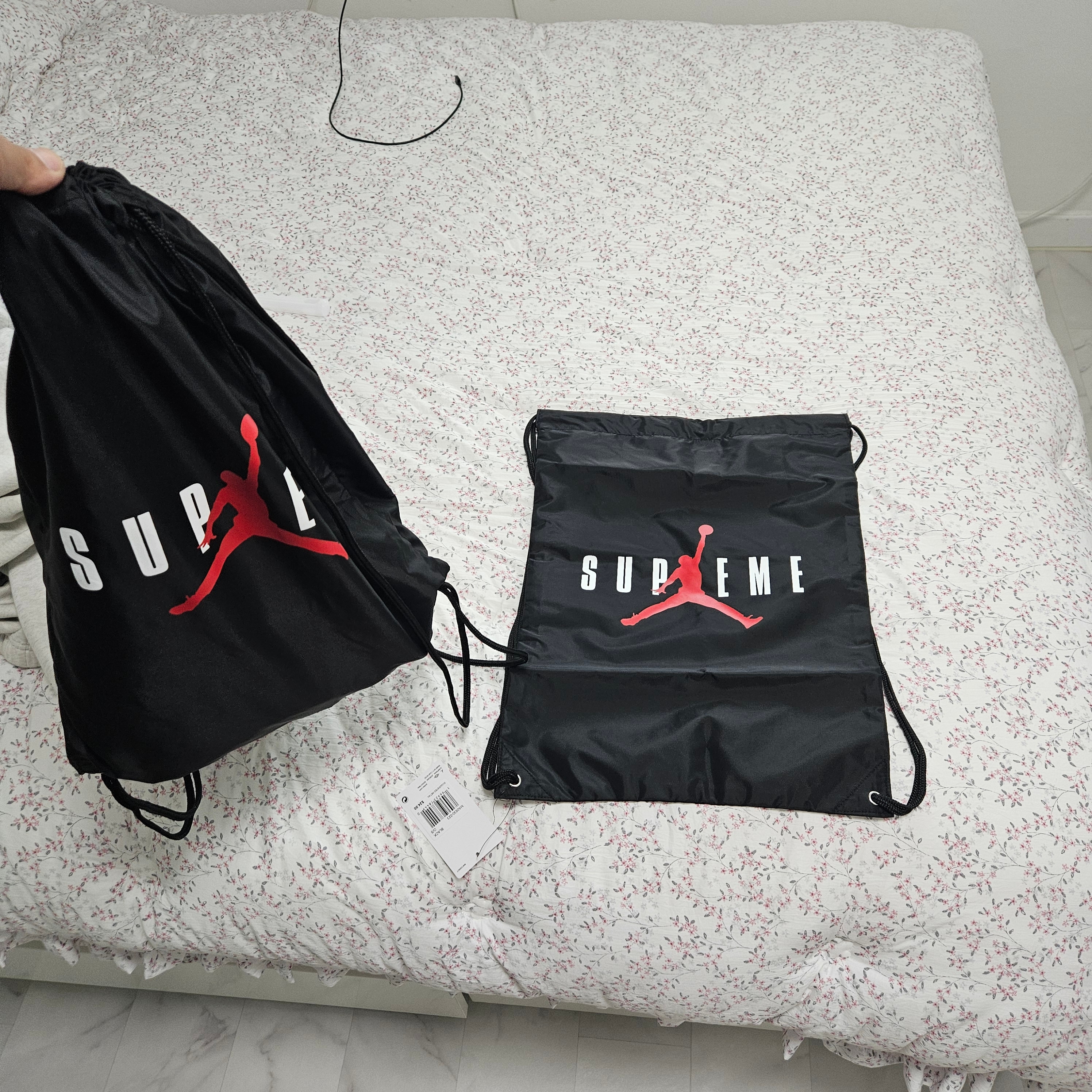 Supreme x Jordan Drawstring Bag Black - 24FW 착용 스타일