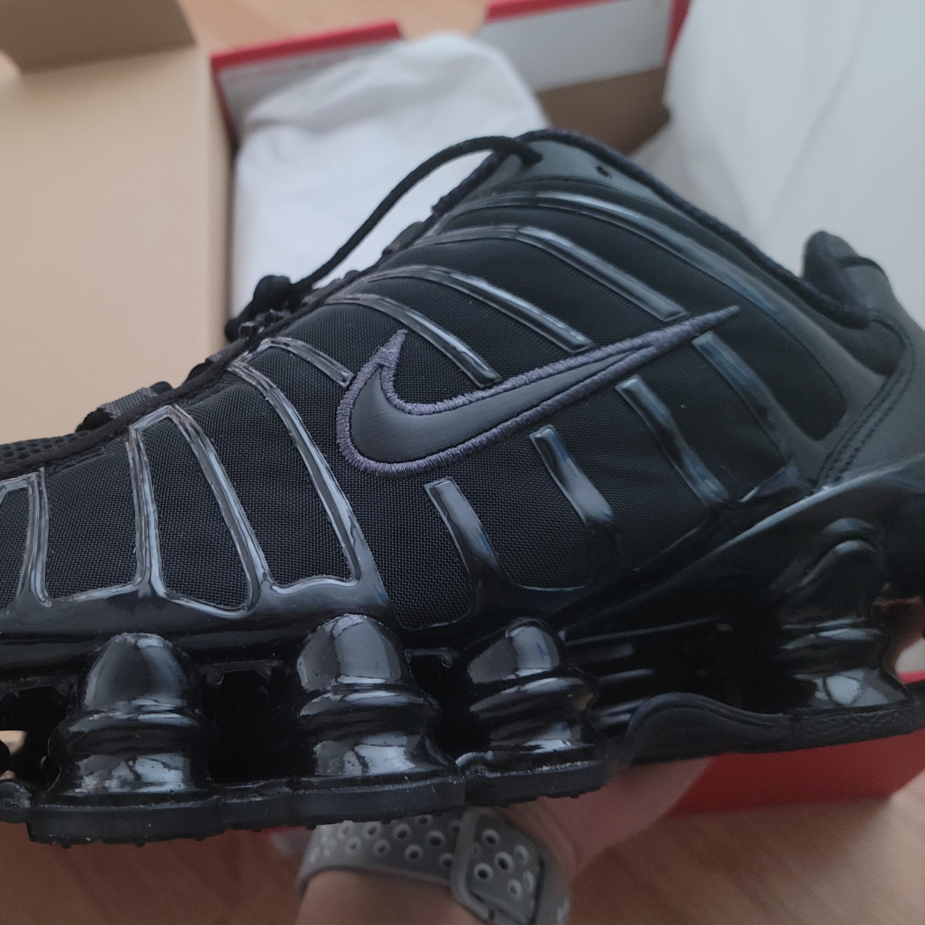 Nike Shox TL Black Metallic Hematite 착용 스타일