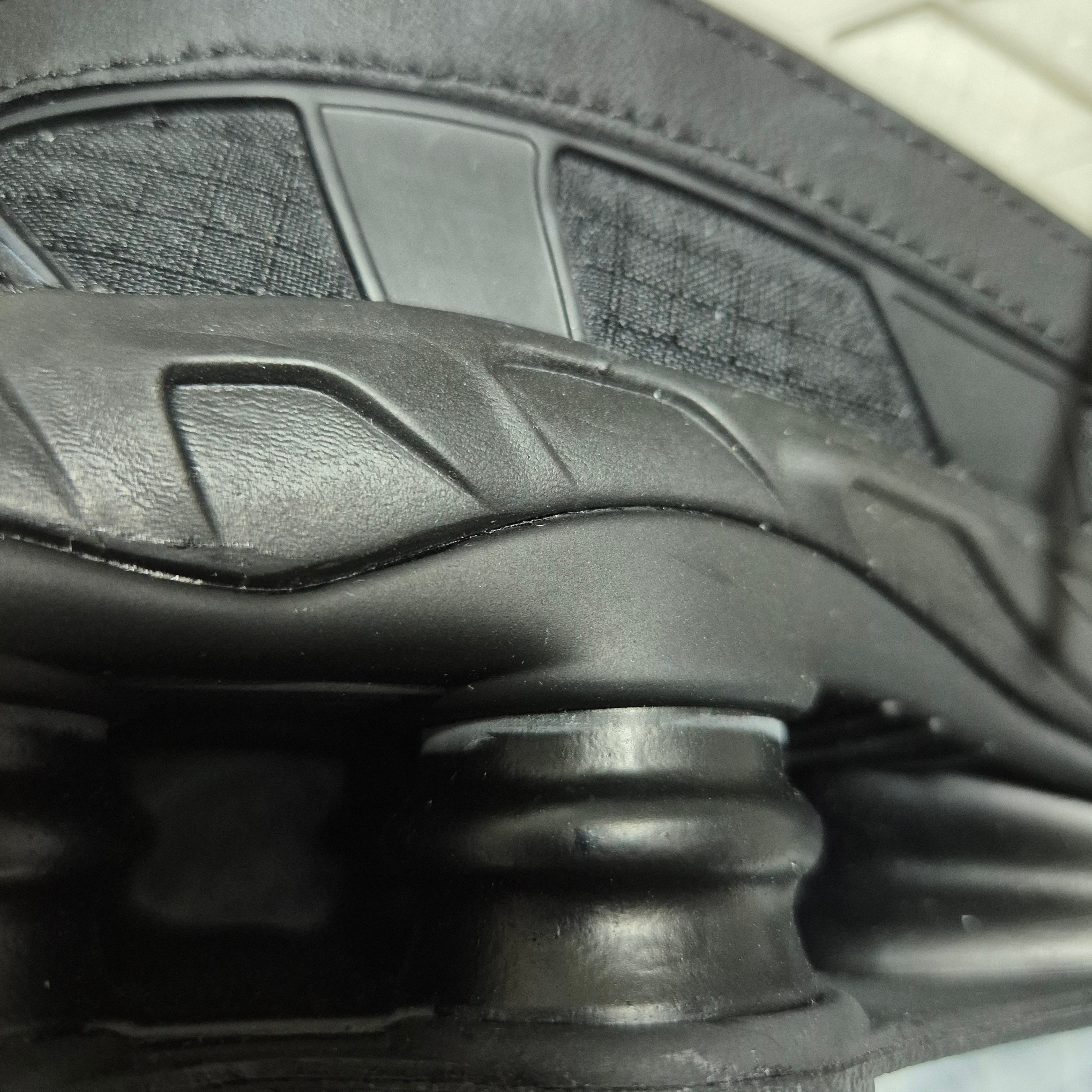 Nike Shox Ride 2 Black and Phantom 착용 스타일 - 6