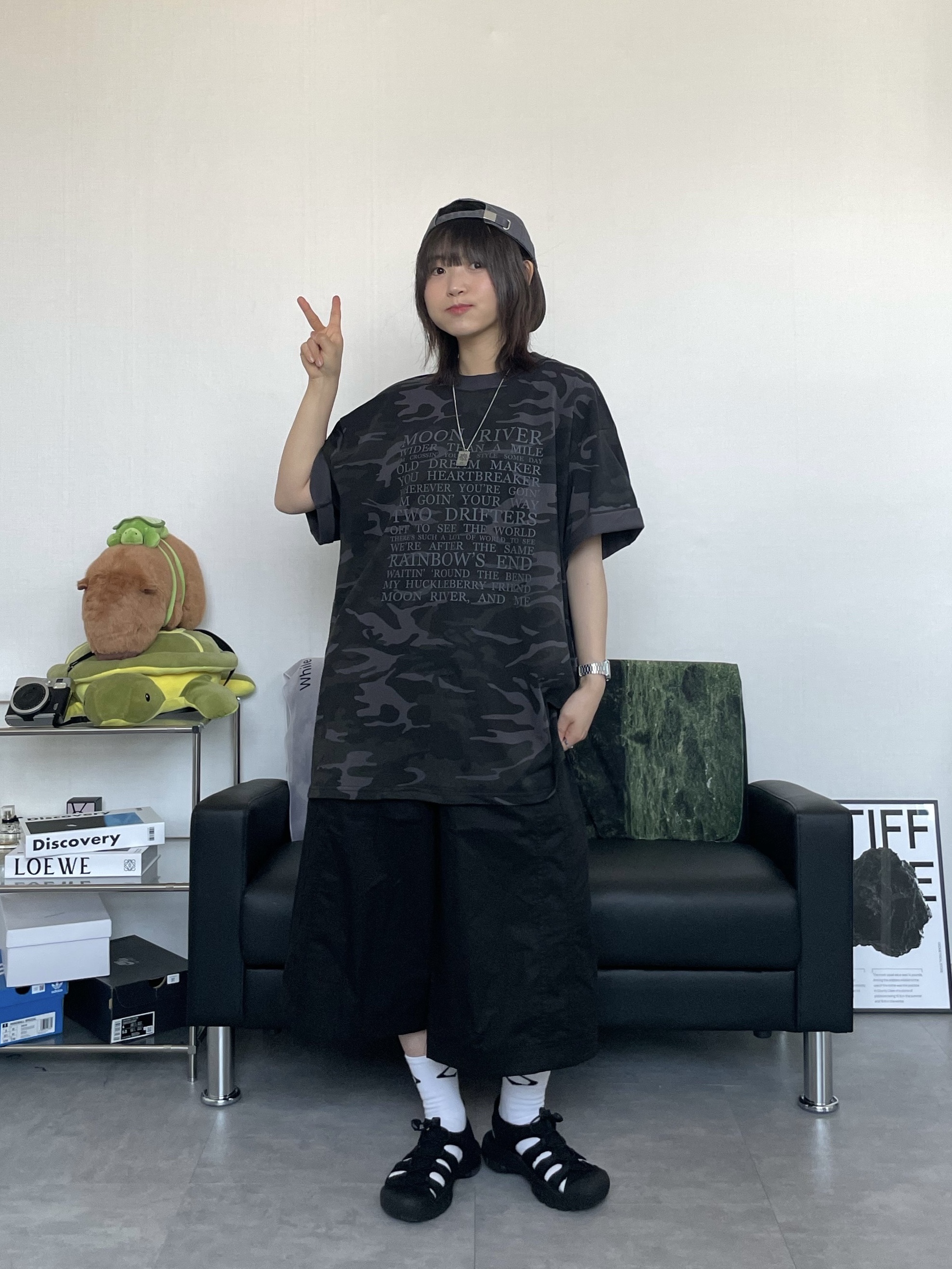 Hello Sunrise Washed OG Logo 6panel Cap Gray, (W) Keen Newport H2 Triple Black 착용 스타일 - 1