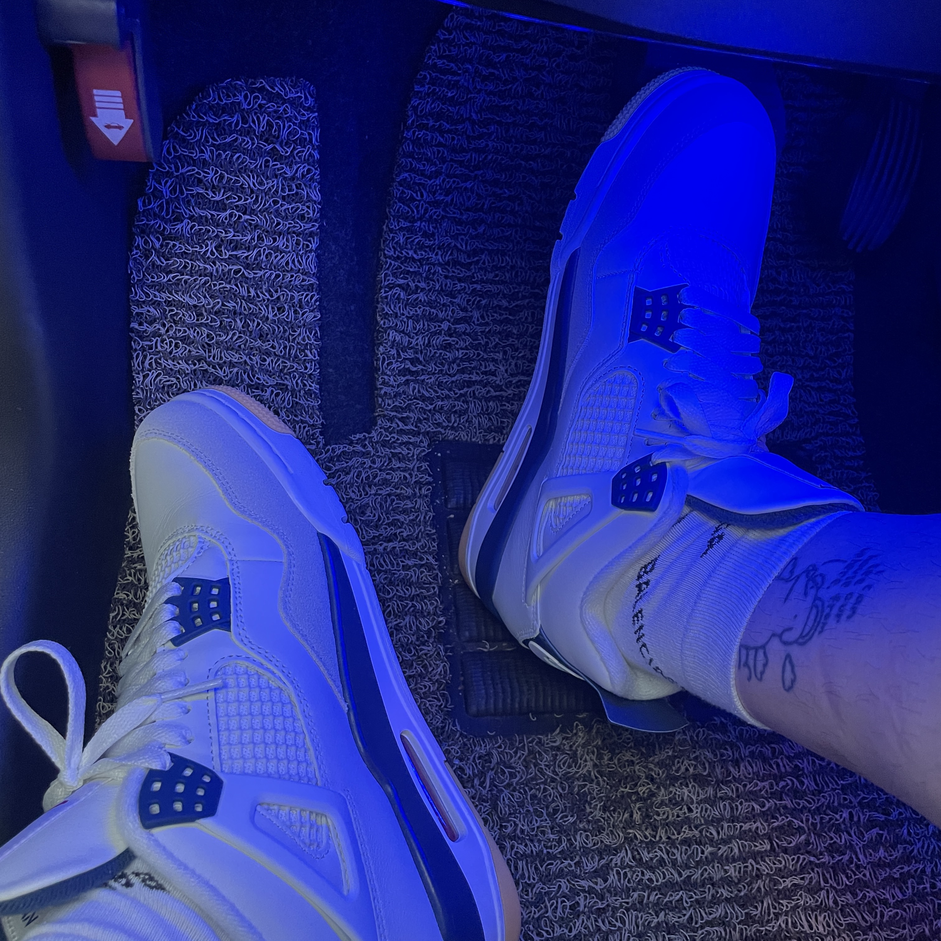 Jordan 4 x Nike SB Retro SP Navy 착용 스타일 - 2