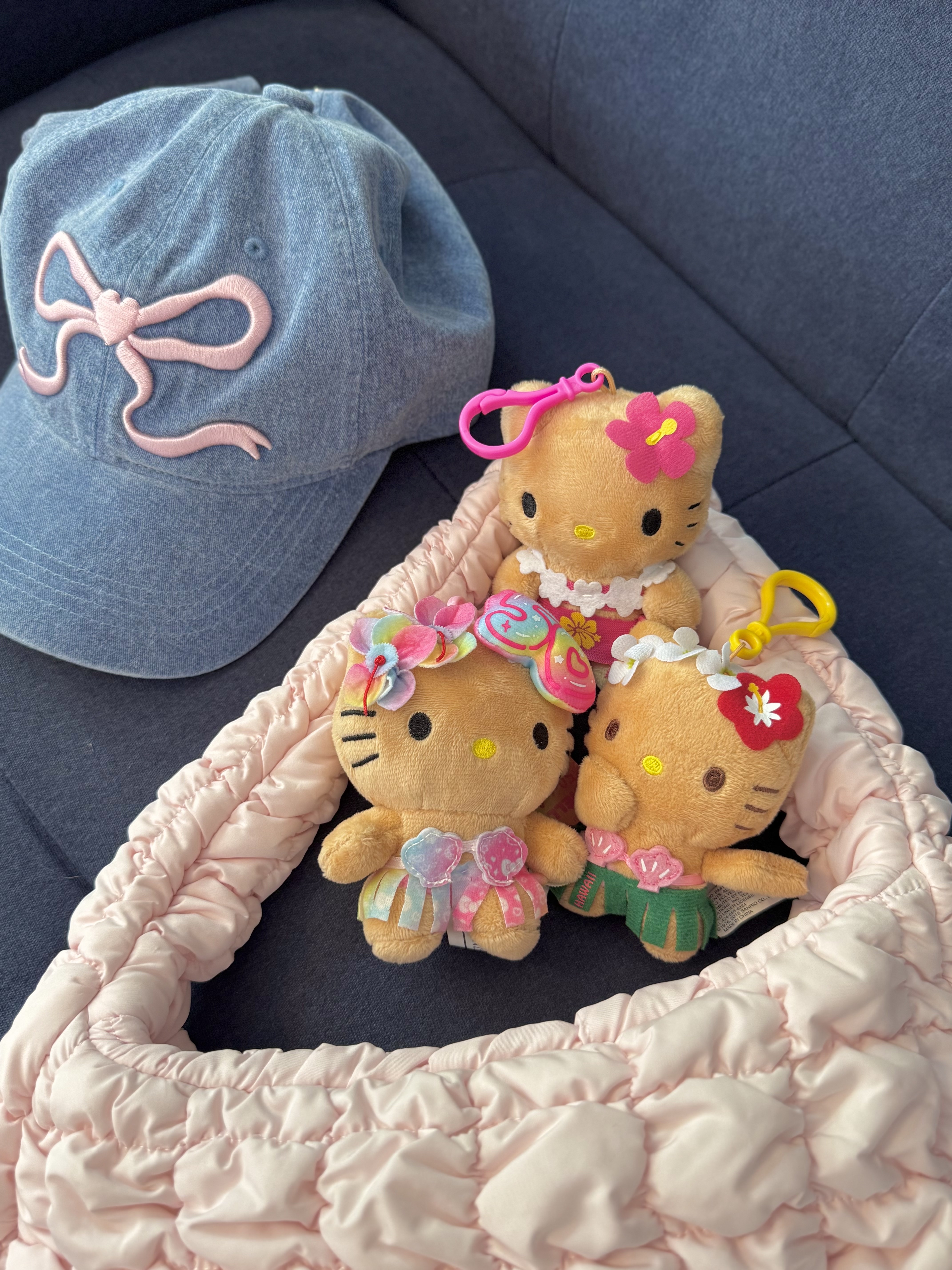Sanrio Hello Kitty Hula Kiss 4" Hawaii Series Plush, Sanrio Hello Kitty 50th Anniversary 4" Hawaii Series Plush with Strap 착용 스타일 - 2