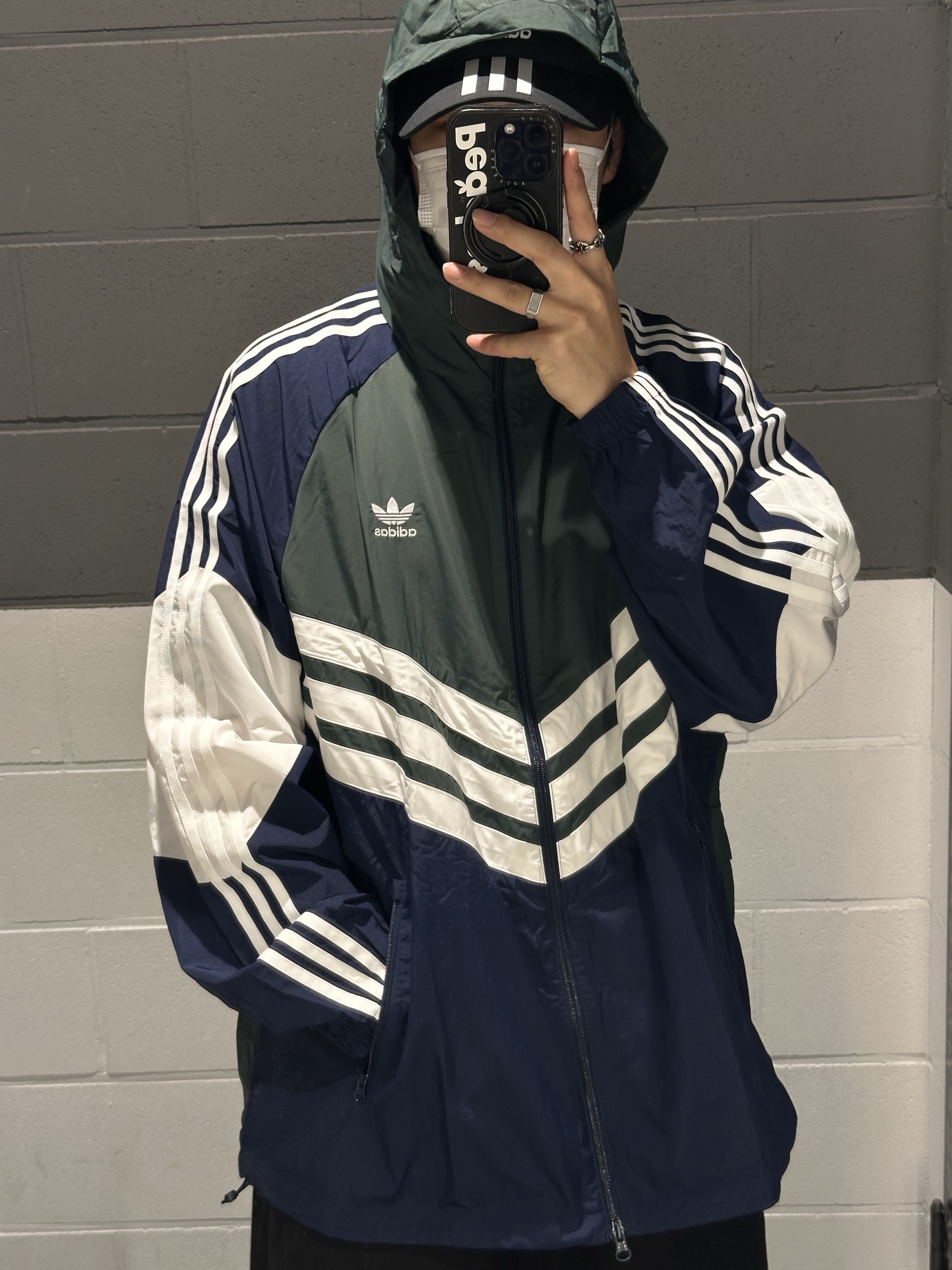 Adidas Adicolor Windbreaker Green - KR Sizing, Nonnod Milky washed layered T-Shirt 착용 스타일 - 1