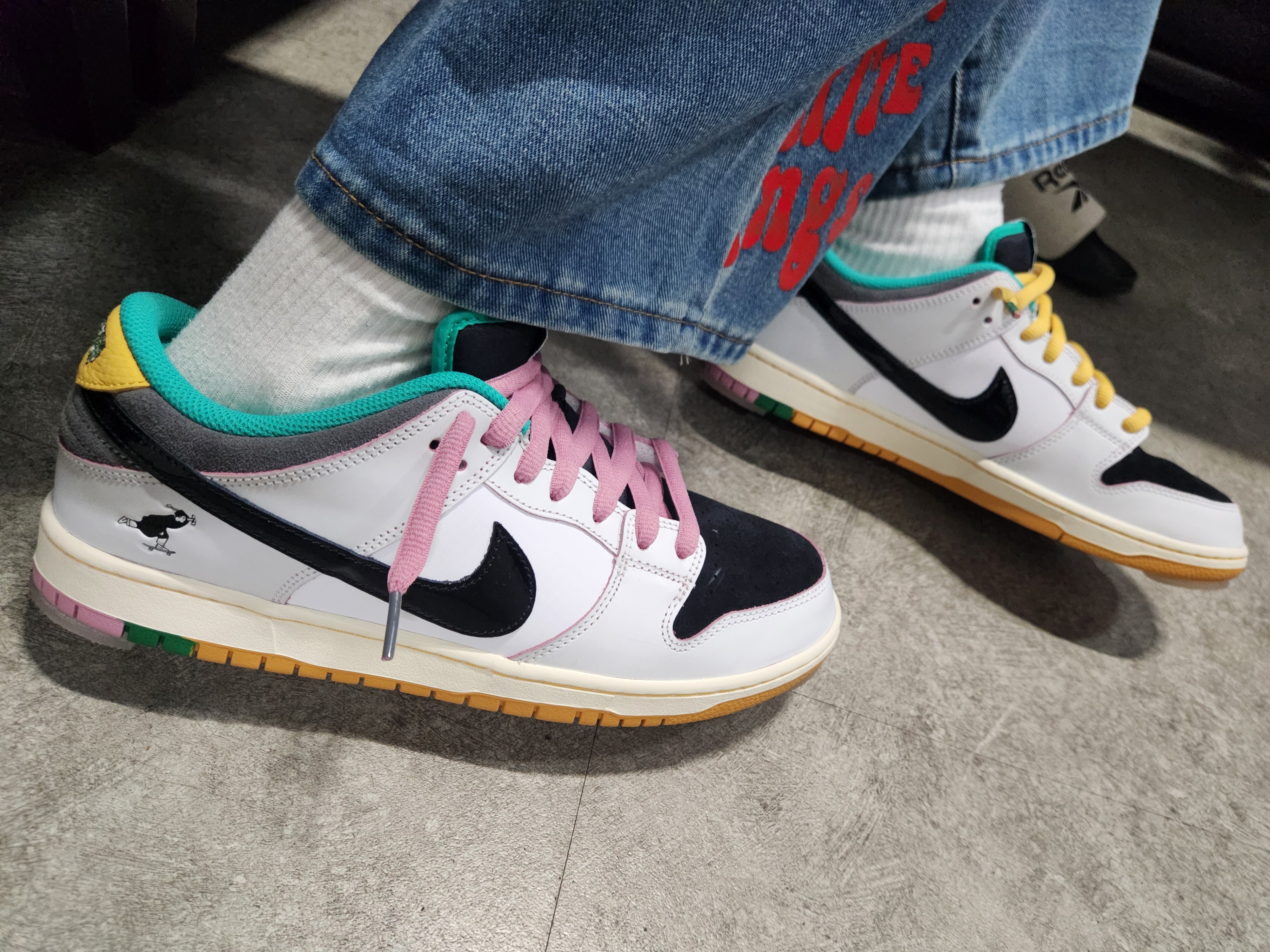 Nike x CSEF SB Dunk Low Pro White and Black 착용 스타일 - 2