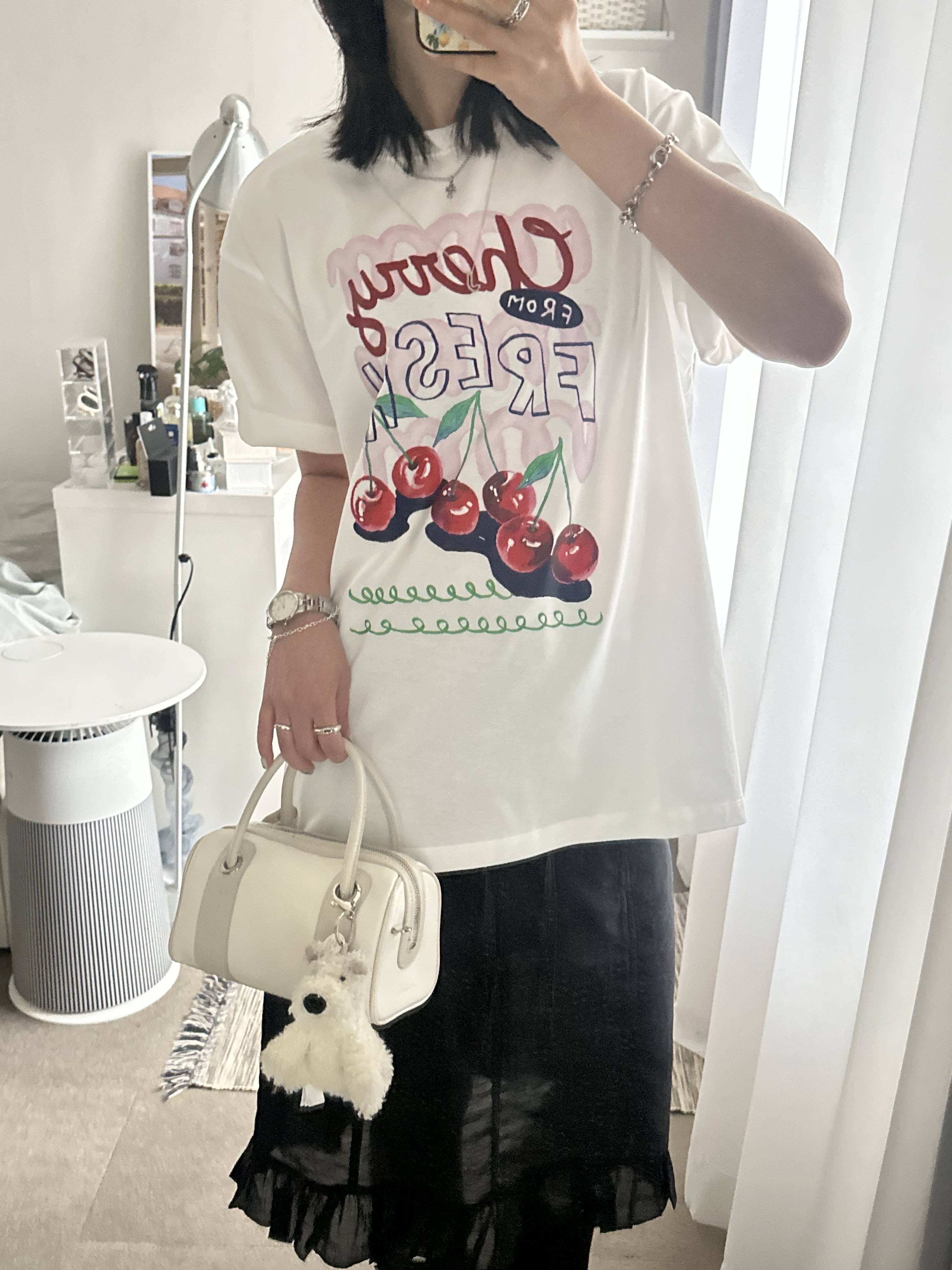APOA Rueda Mini Bag Off White 착용 스타일 - 3