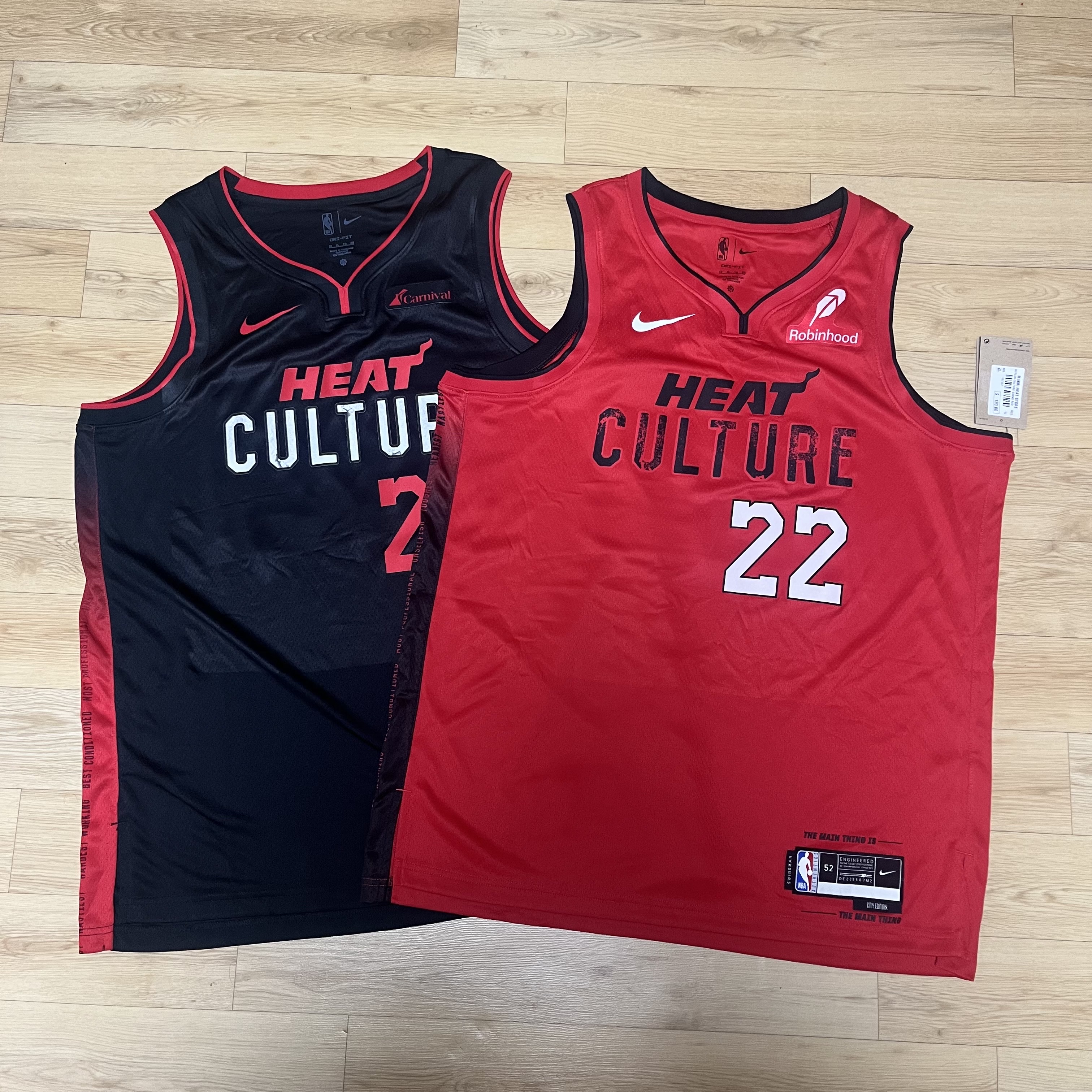 Nike Jimmy Butler Miami Heat Edition 2023/24 NBA Swingman Jersey Black 착용 스타일 - 1