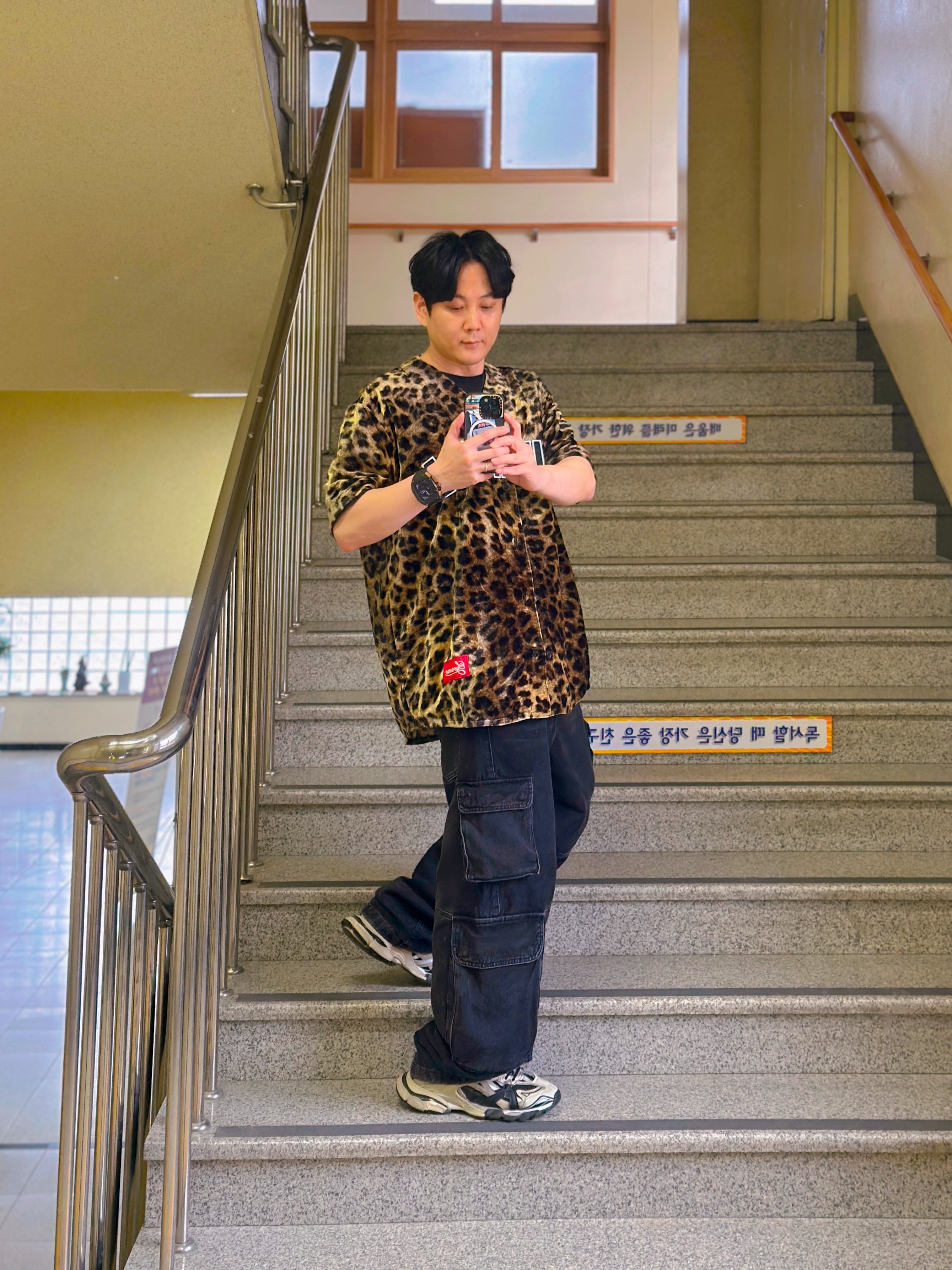 Supreme Velvet Baseball Jersey Leopard - 25SS 착용 스타일 - 2