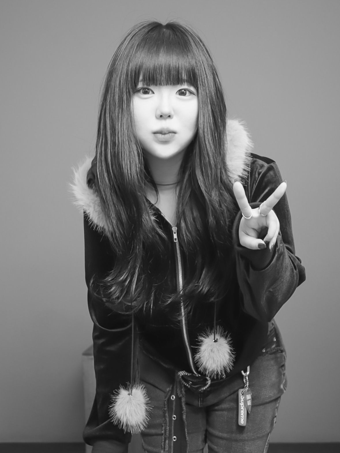 Supreme Floating Keychain Red - 23FW, Human Made Heart Keyring Red 착용 스타일 - 1