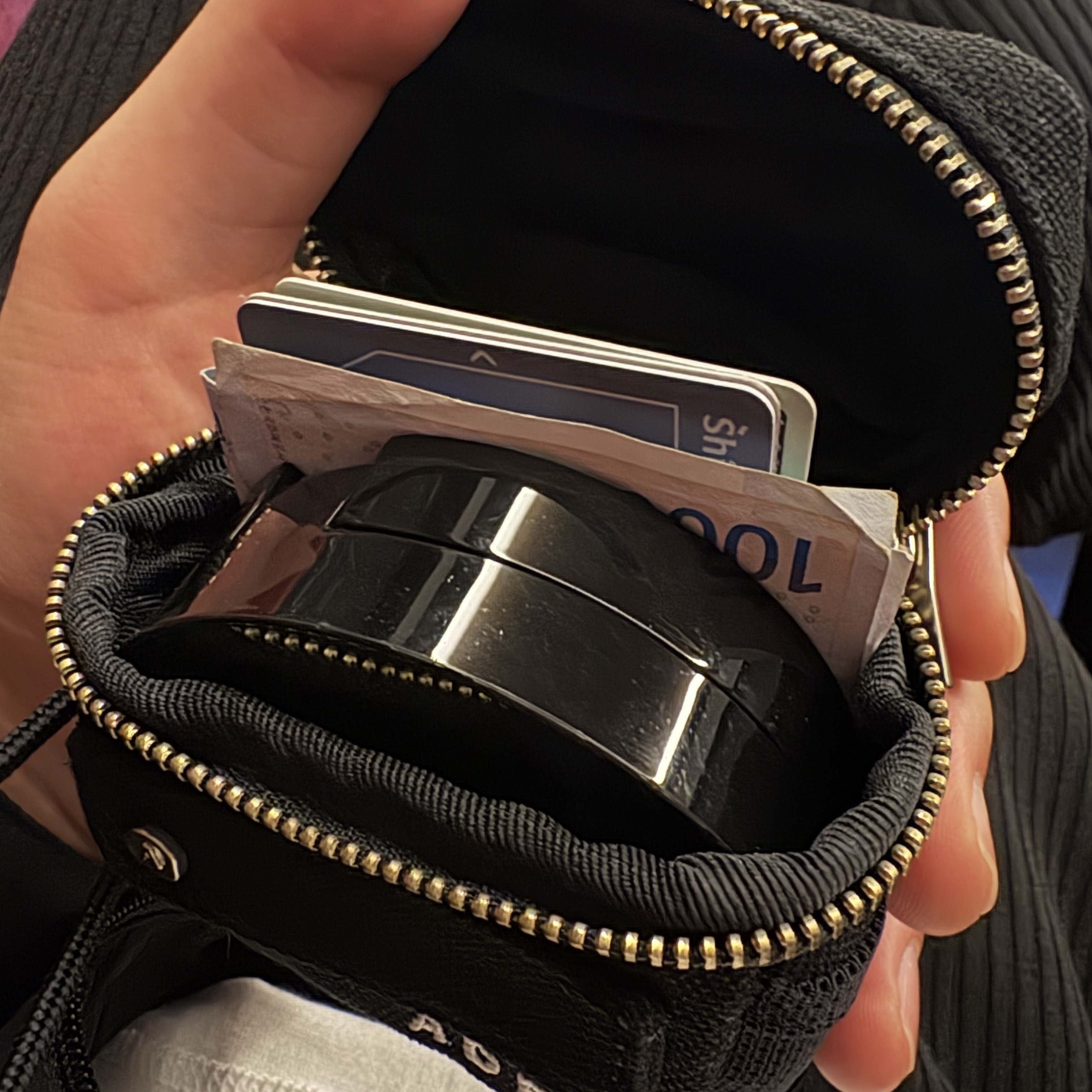 Ader Error Small Tote Bag Black 착용 스타일 - 2