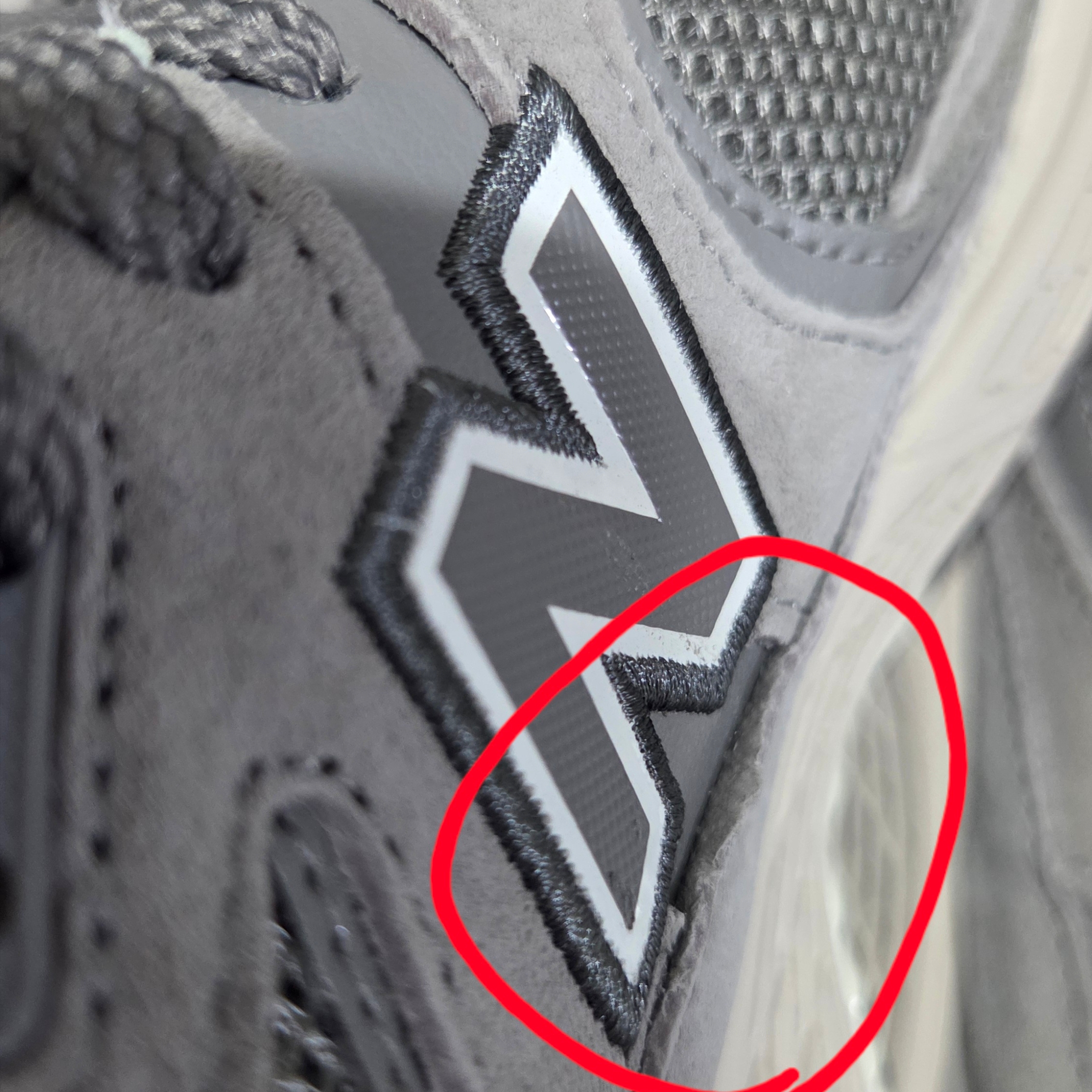 New Balance 2002R Grey 착용 스타일 - 1
