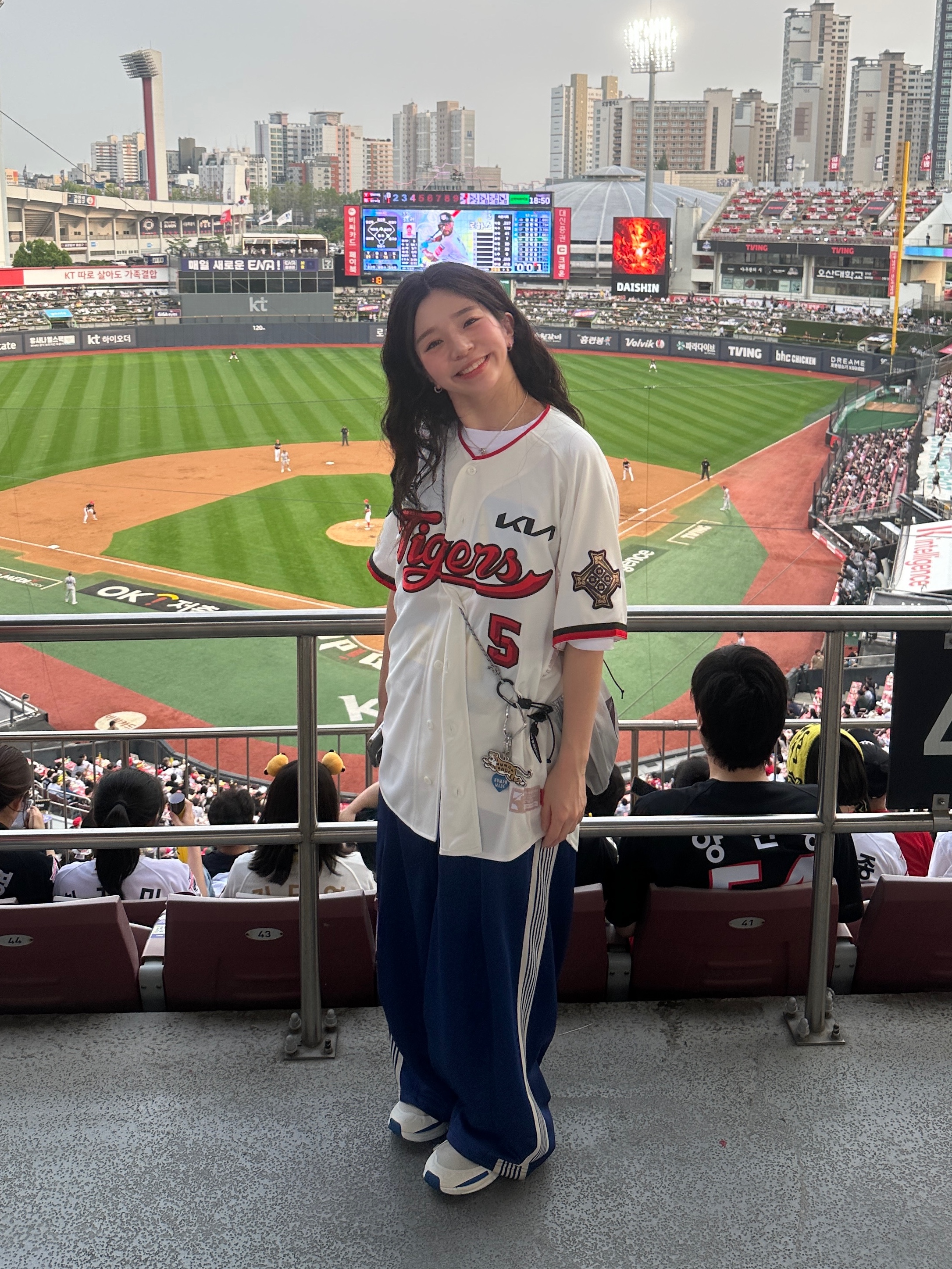 Kia Tigers KBO Kim Do Young 31st Cycling Hit Anniversary Uniform White, Needles H.D. Track Pants Poly Smooth Royal 착용 스타일