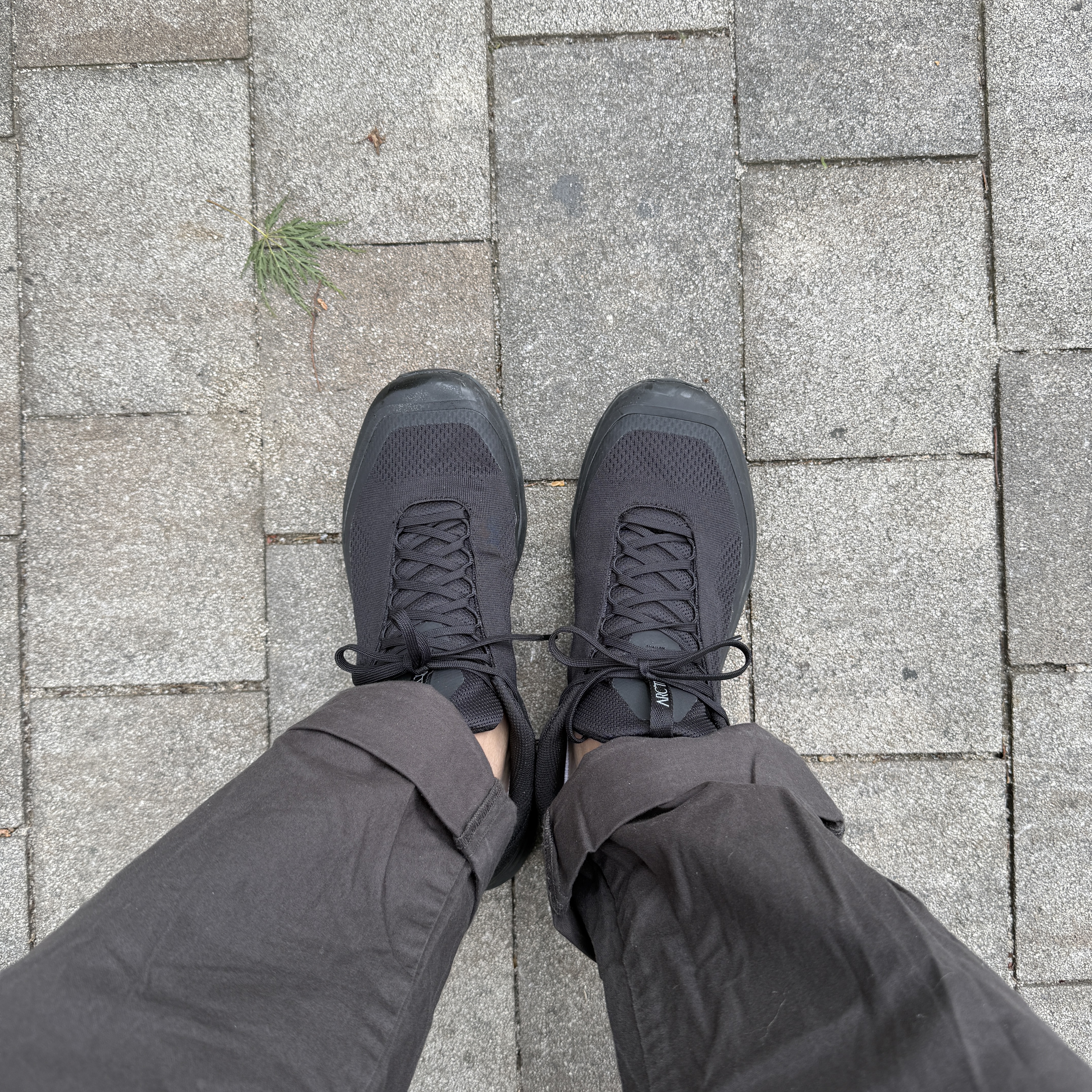 Arc'teryx Aerios Aura Black 착용 스타일