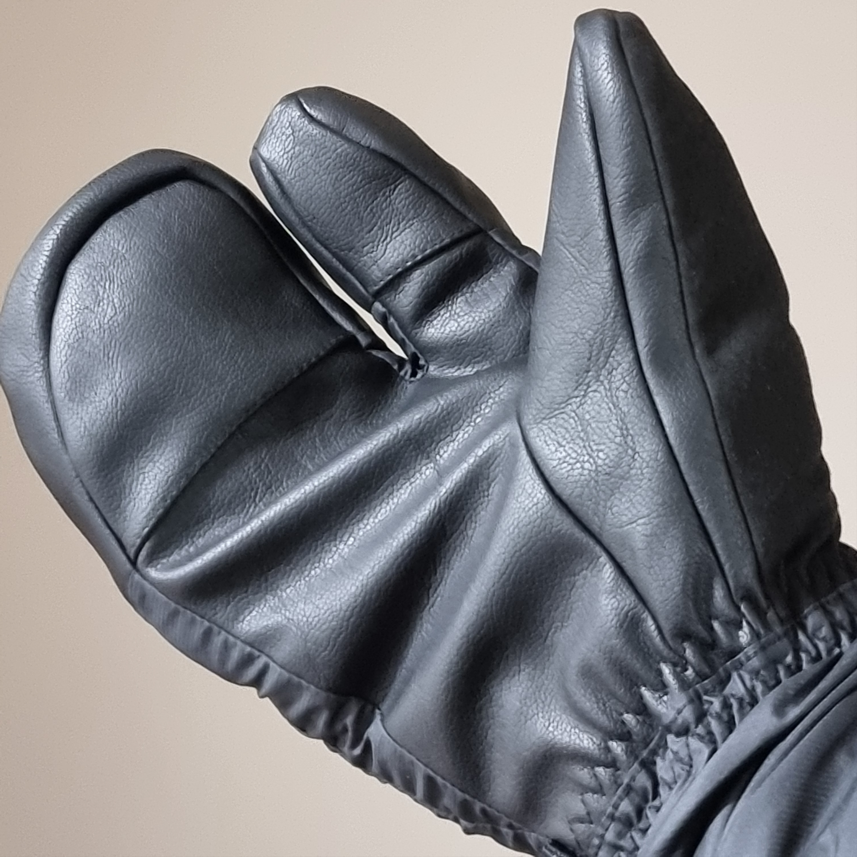 Nike ACG Therma-Fit ADV Gore-Tex Split Mitt Black Anthracite 착용 스타일 - 2