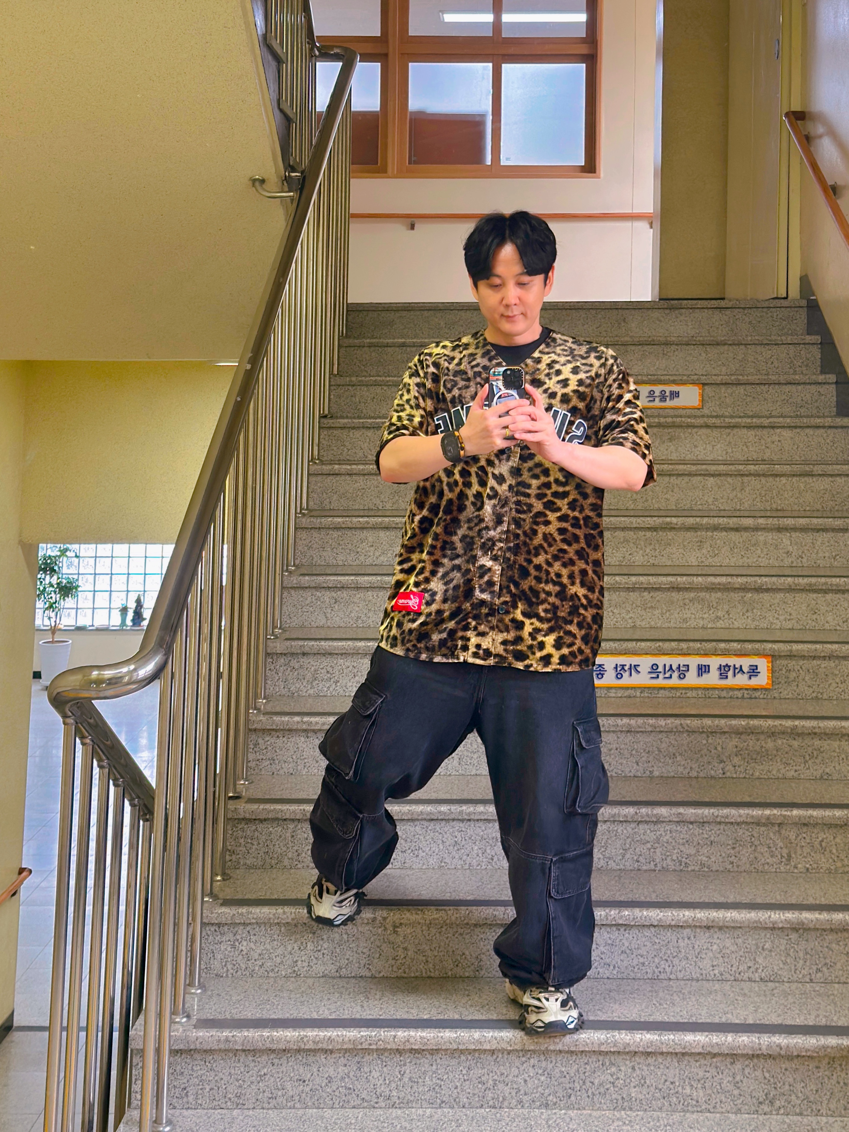 Supreme Velvet Baseball Jersey Leopard - 25SS 착용 스타일 - 1