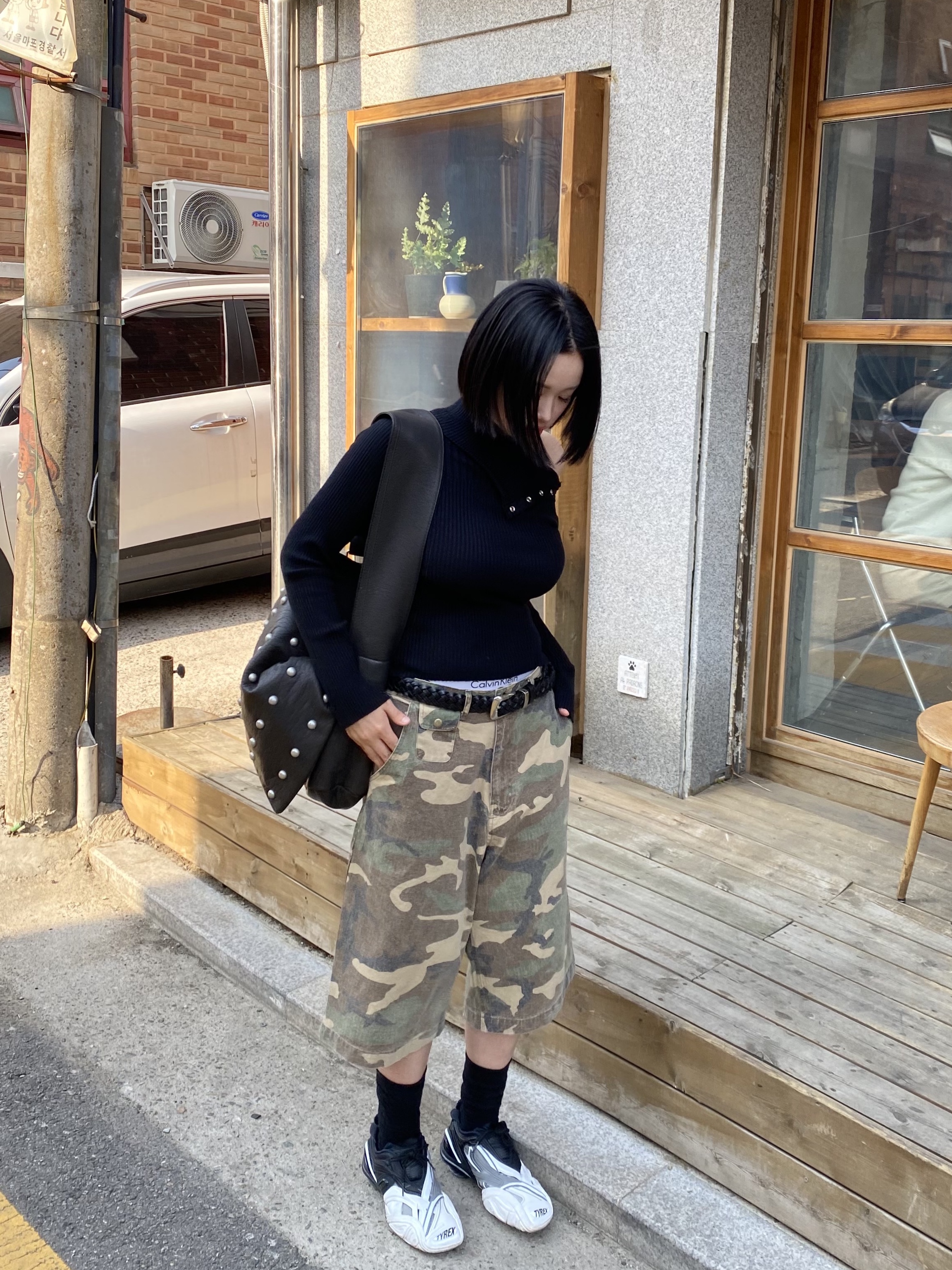 (W) Balenciaga Tyrex Sneakers Black White 착용 스타일