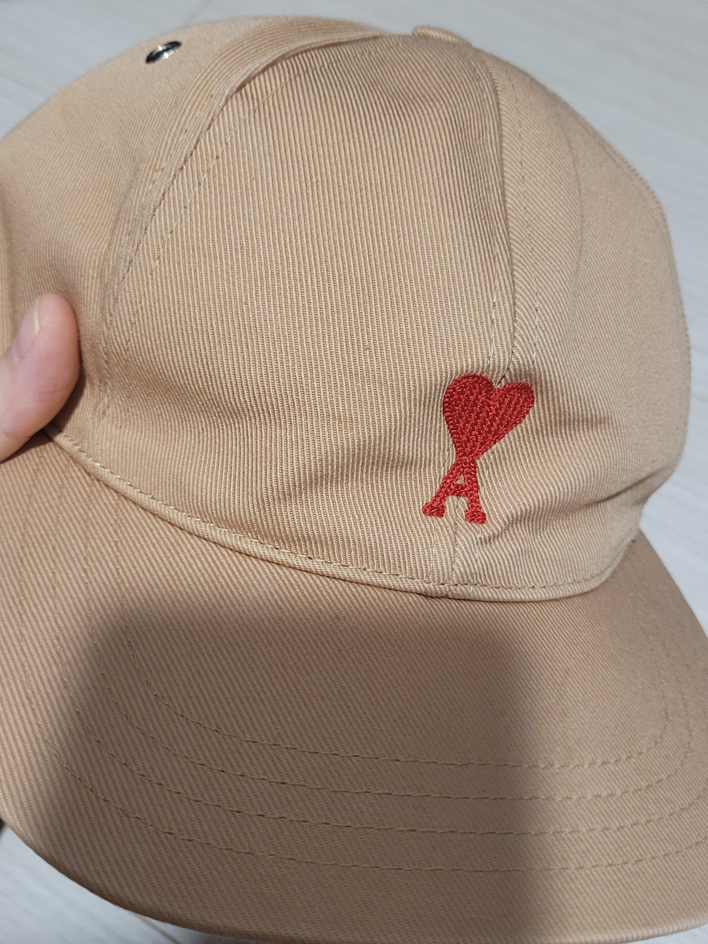 AMI de Coeur Embroidery Cap Vanilla, Louis Vuitton Multi Pochette Accessoires Monogram Empreinte Black 착용 스타일 - 2