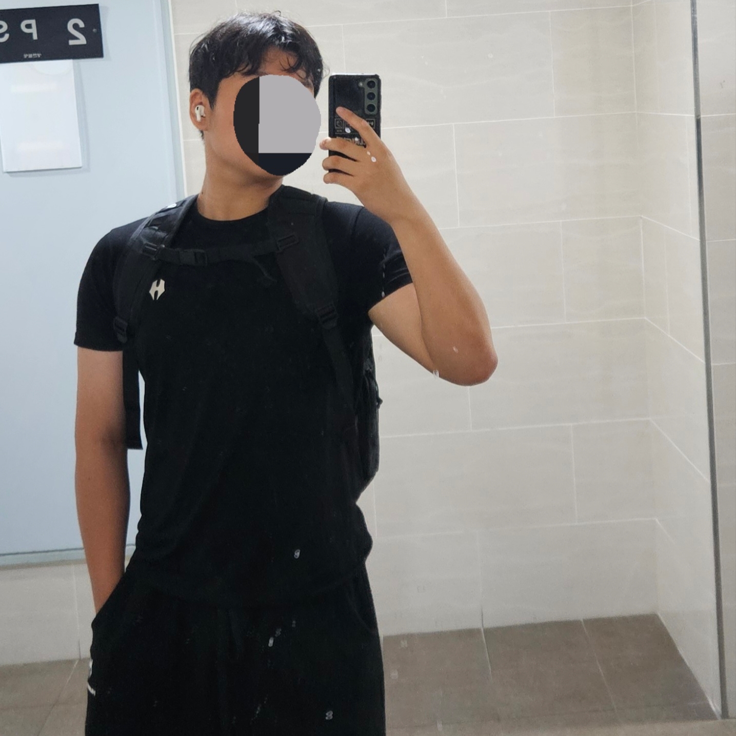 Apple Airpods Pro 2nd Gen with MagSafe Charging Case USB C (Korean Ver.), Nike NSW RPM Backpack 26L Black White 착용 스타일
