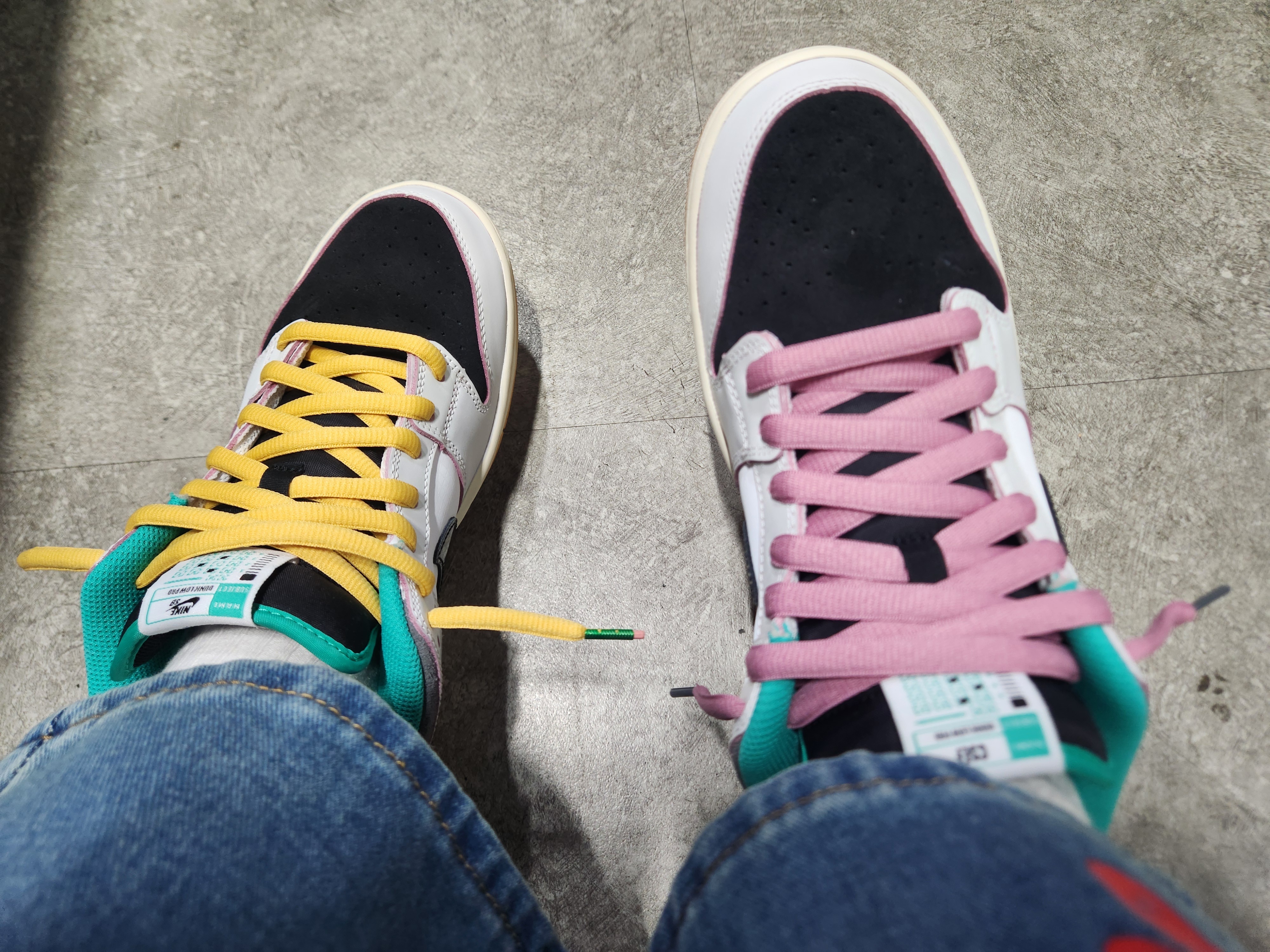 Nike x CSEF SB Dunk Low Pro White and Black 착용 스타일 - 3