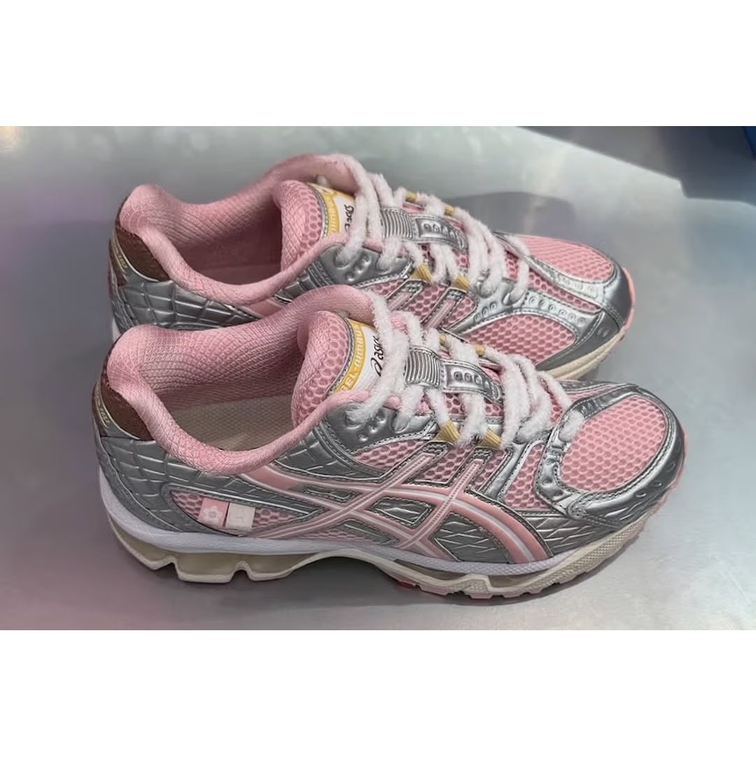 Asics x Atmos x Vandy The Pink Gel-Nimbus 10.1 Banana Split Strawberry, Asics x Atmos x Vandy The Pink Gel-Nimbus 10.1 Banana Split Banana 착용 스타일 - 2