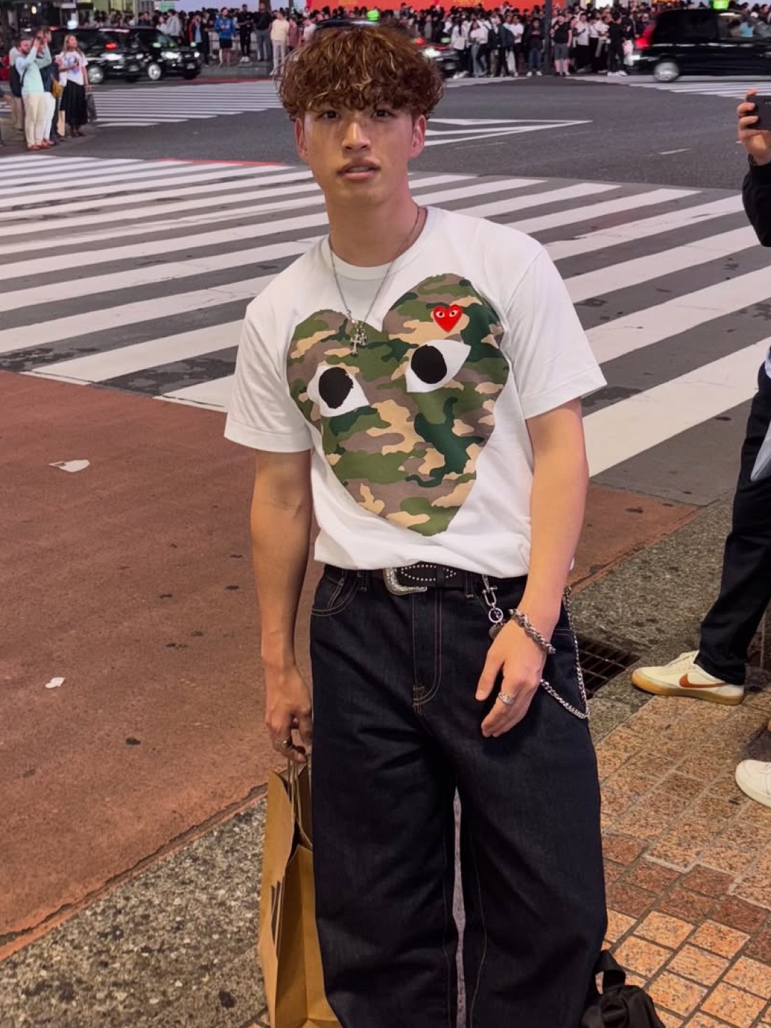 Play Comme des Garcons Camouflage Heart T-Shirt White, (W) Play Comme des Garcons Green Double Heart T-Shirt White 착용 스타일 - 2