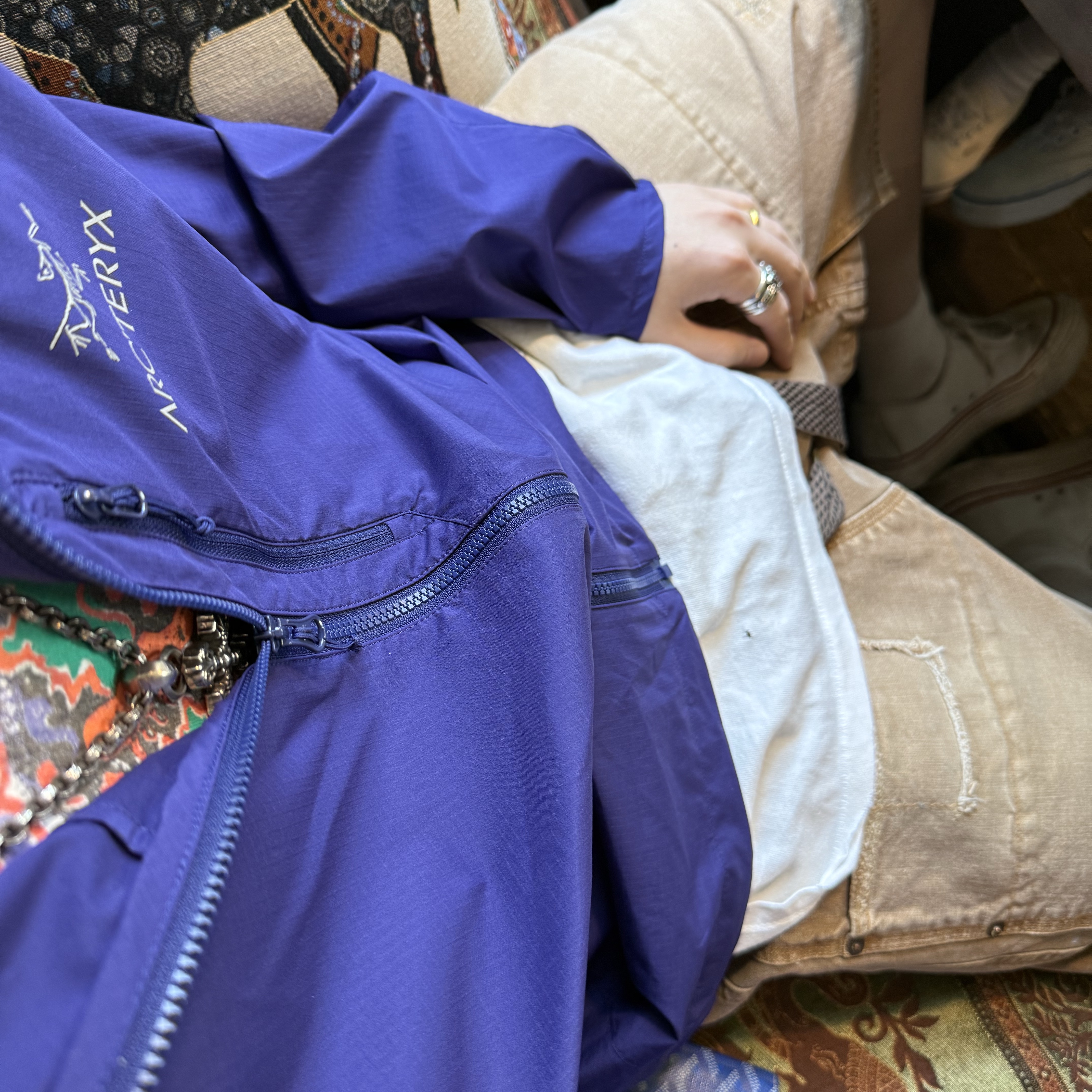 Arc'teryx Squamish Hoody Soulsonic, Kapital Canvas W Knee Easy Short Pants Farmer Remake Gold 착용 스타일
