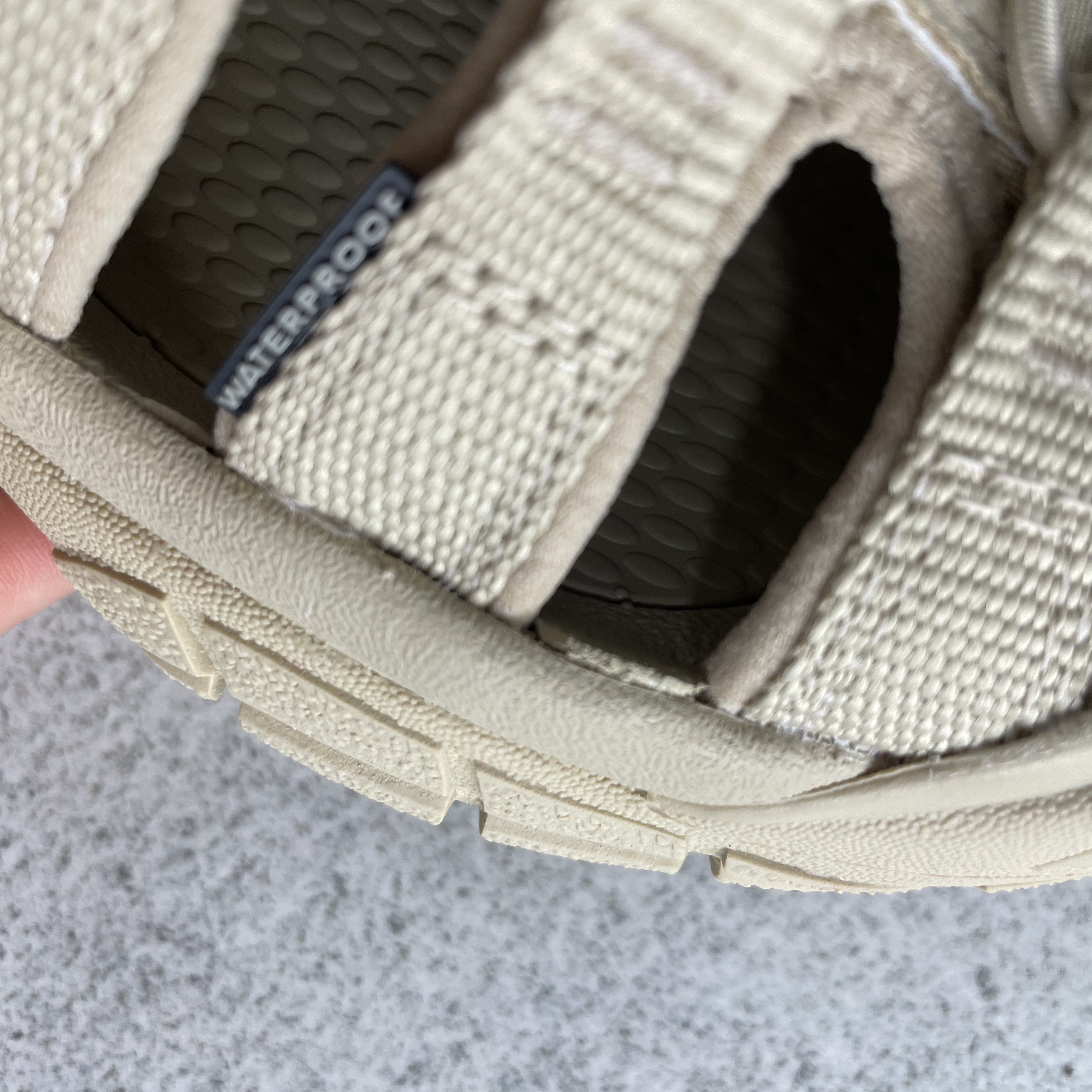 (W) Keen Newport H2 Monochrome Safari 착용 스타일 - 3