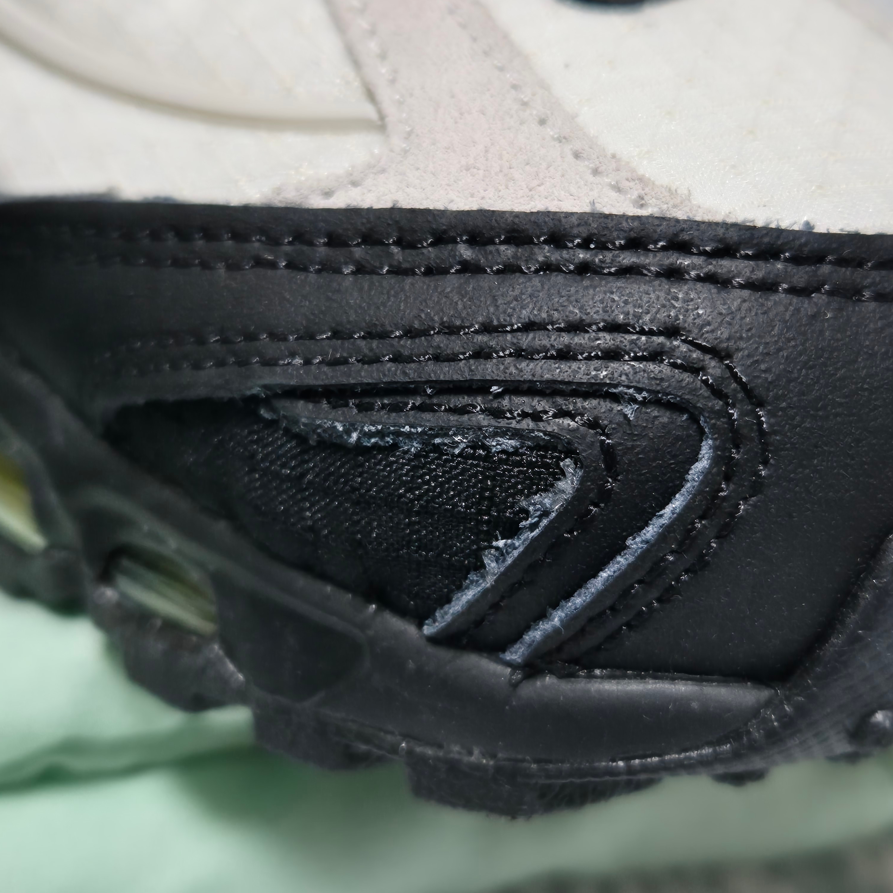 Nike Shox Ride 2 Black and Phantom 착용 스타일 - 5