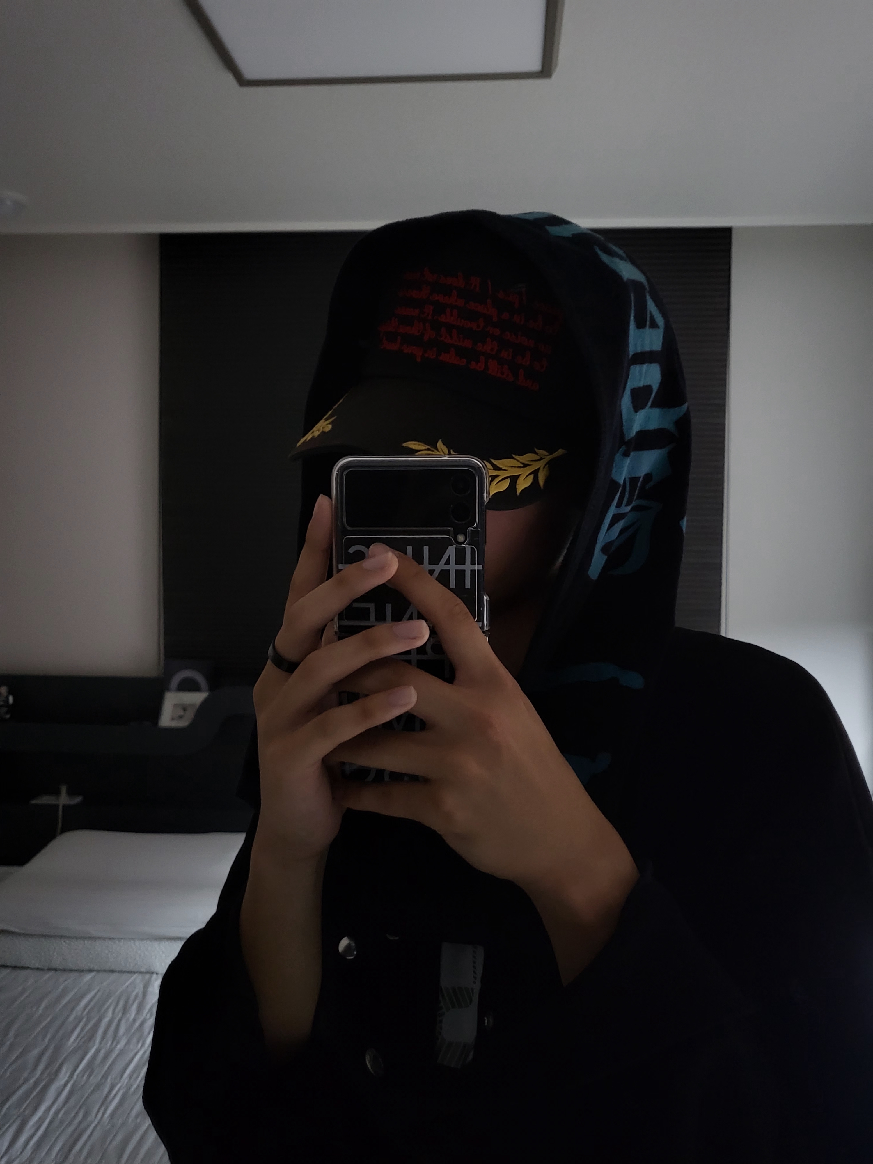 G-DRAGON Ubermensch Slogan Towel Mint, Peaceminusone Mesh Cap #1 Black 착용 스타일 - 2