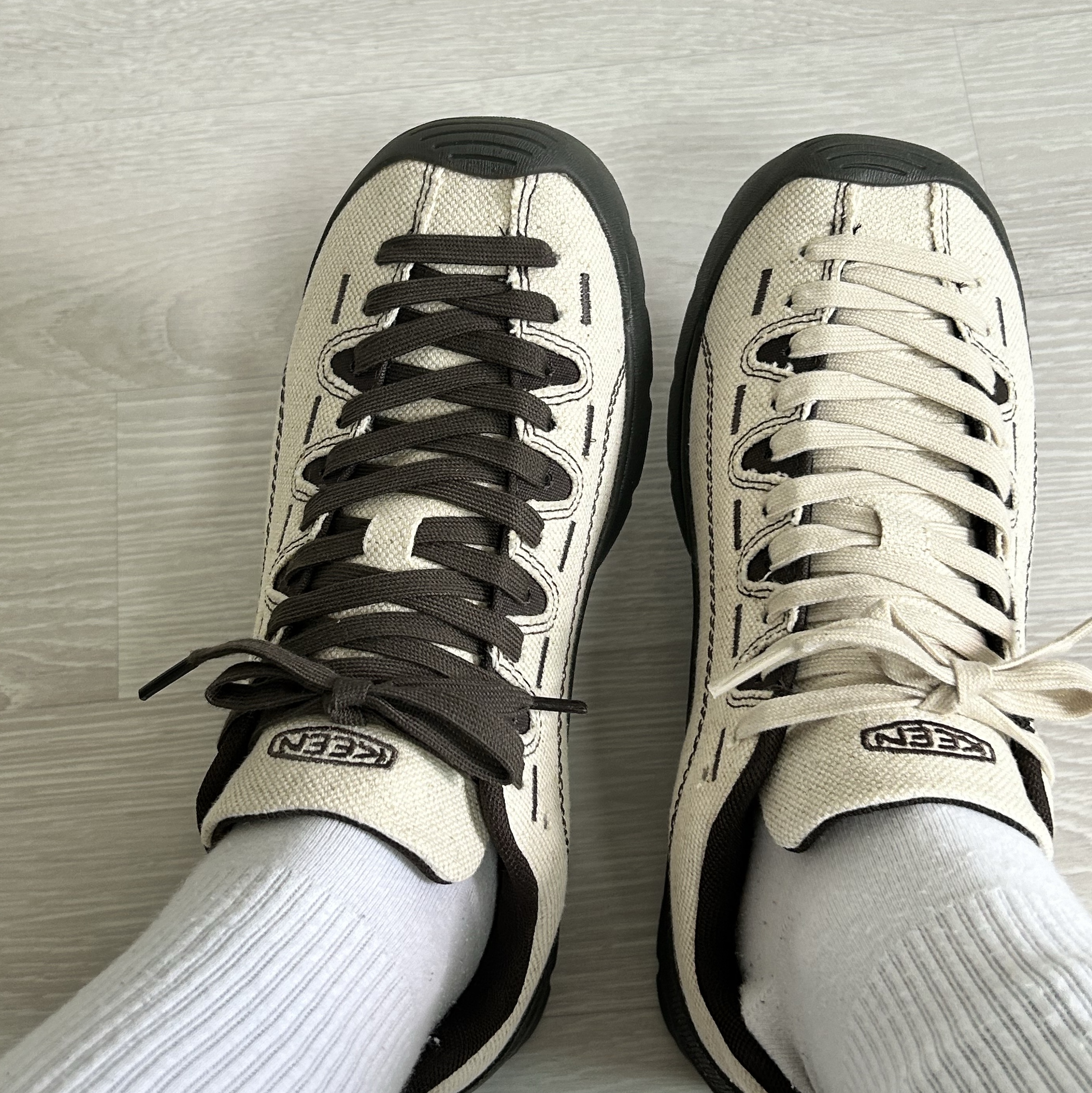 (W) Keen Jasper Canvas Sneakers Natural Black Olive 착용 스타일 - 2