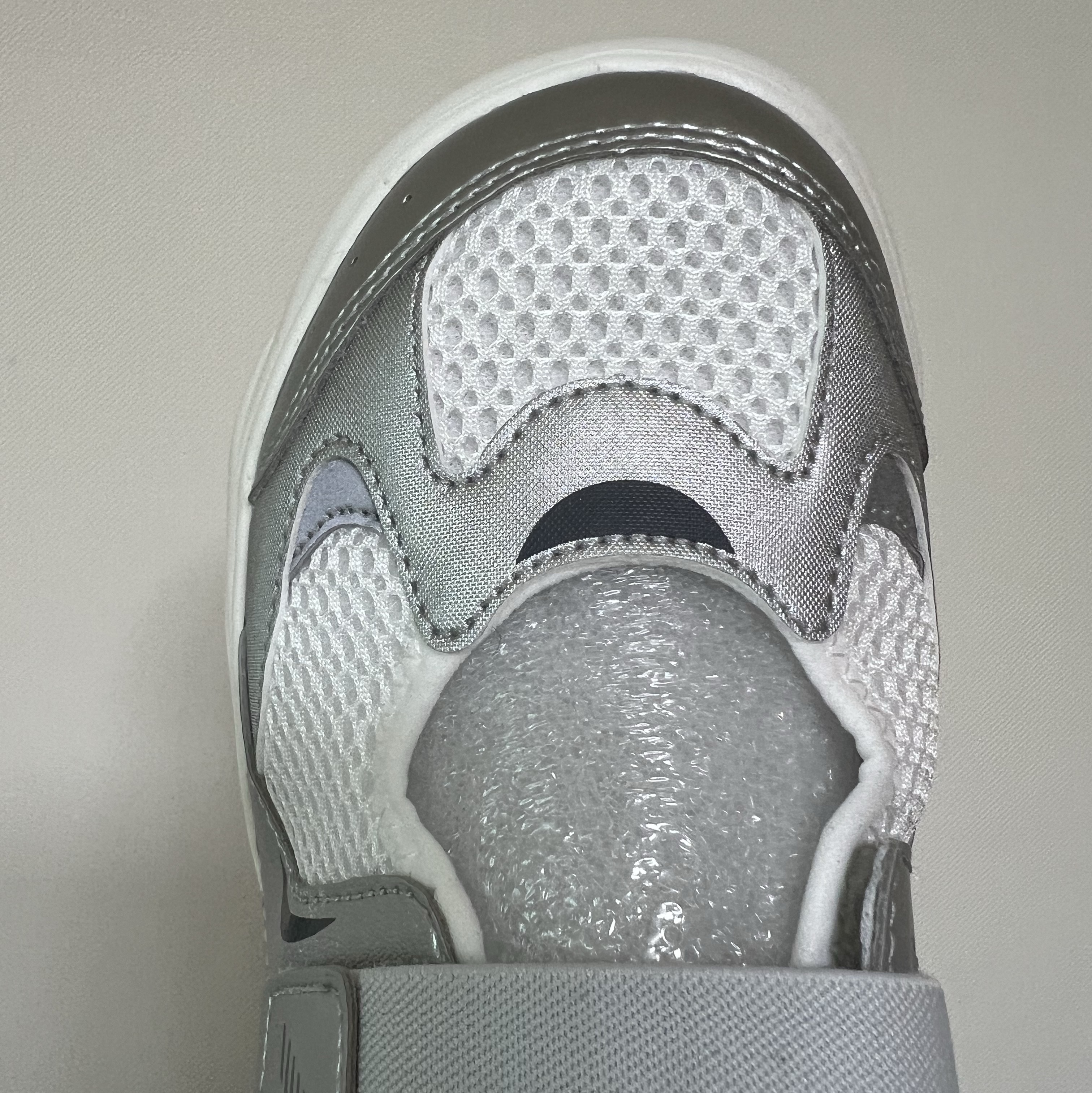 (Kids) New Balance Freedle 920 Sandal Silver 착용 스타일 - 4