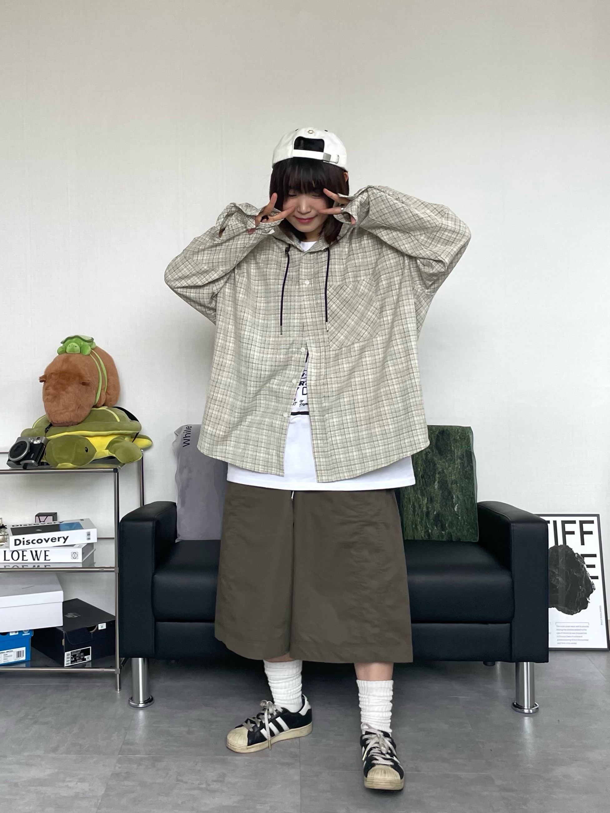 Adidas Superstar Premium Black White, Hello Sunrise  Two Tone Washed OG Logo 6panel Cap Off White & Black 착용 스타일 - 2