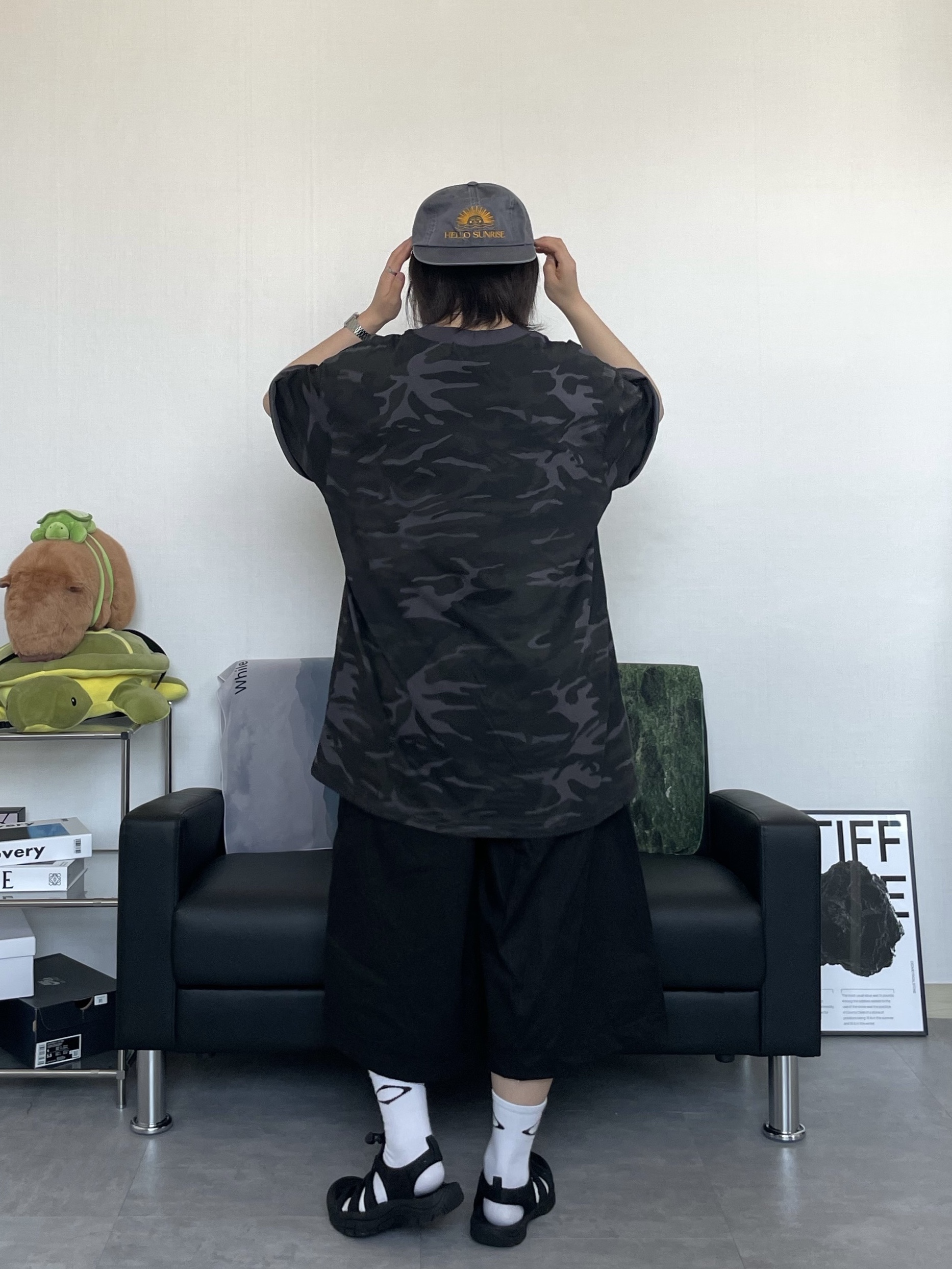 Hello Sunrise Washed OG Logo 6panel Cap Gray, (W) Keen Newport H2 Triple Black 착용 스타일 - 4