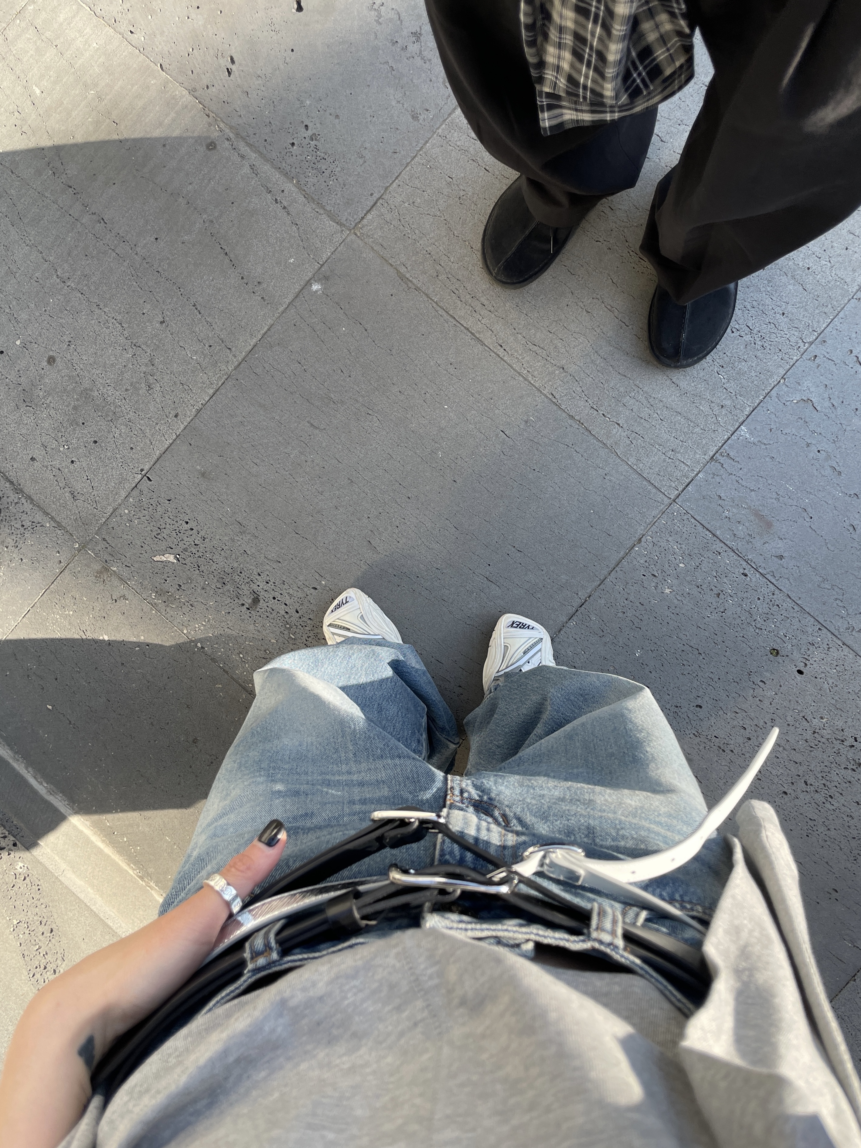 (W) Balenciaga Tyrex Sneakers Black White, Clarks Desert Trek Black Suede 착용 스타일 - 5