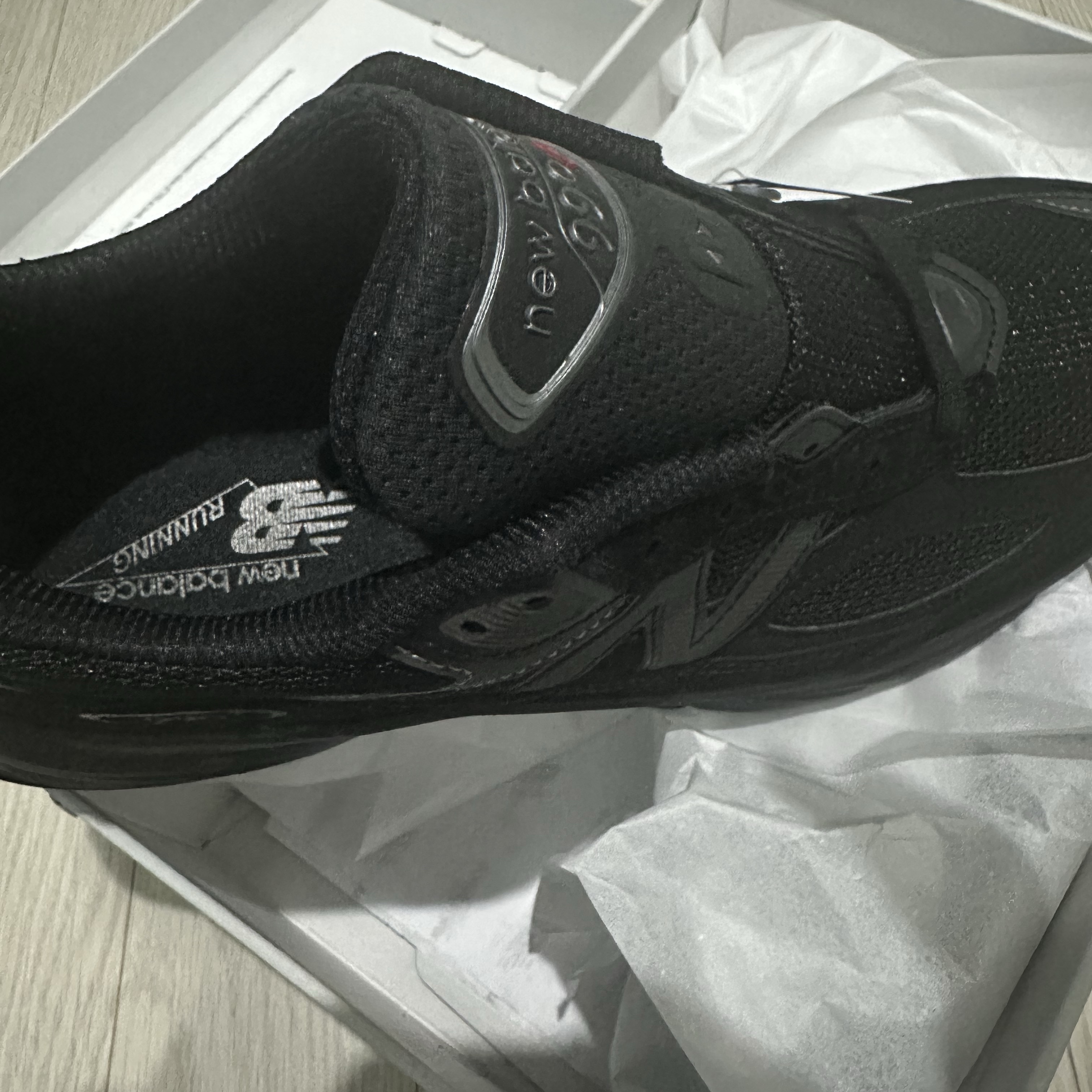 New Balance 990v6 Made in USA Triple Black - D Standard 착용 스타일