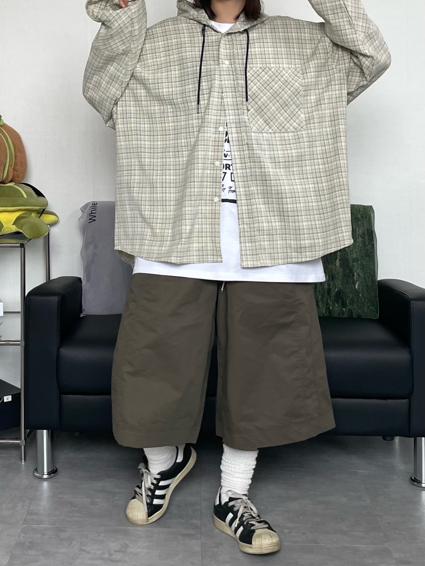 Adidas Superstar Premium Black White, Hello Sunrise  Two Tone Washed OG Logo 6panel Cap Off White & Black 착용 스타일 - 5