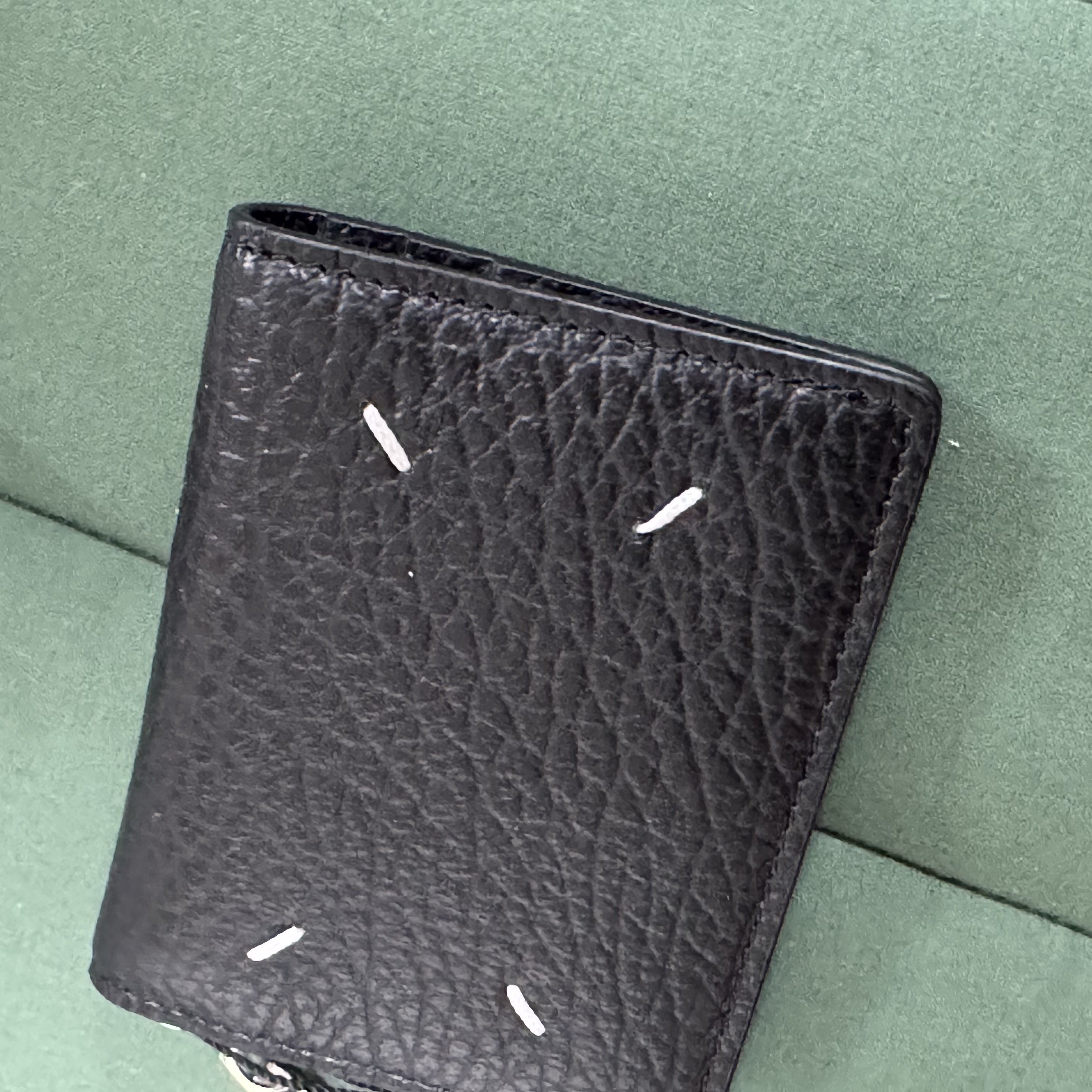 Maison Margiela Keyring Wallet Black 착용 스타일