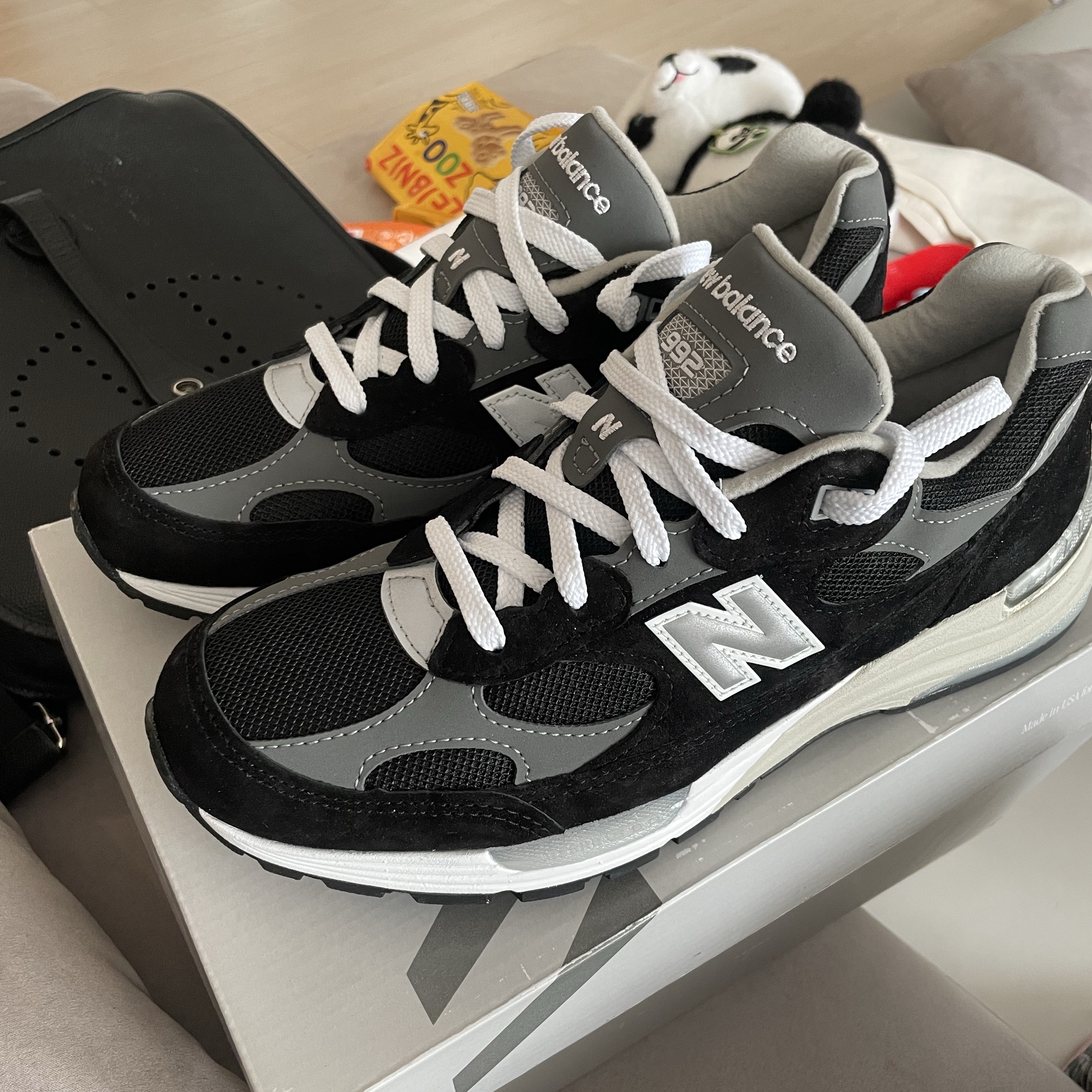 New Balance 992 Made in USA Core Black Grey 착용 스타일