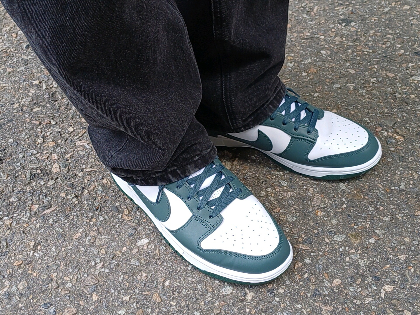 Nike Dunk Low Retro Vintage Green White 착용 스타일 - 2
