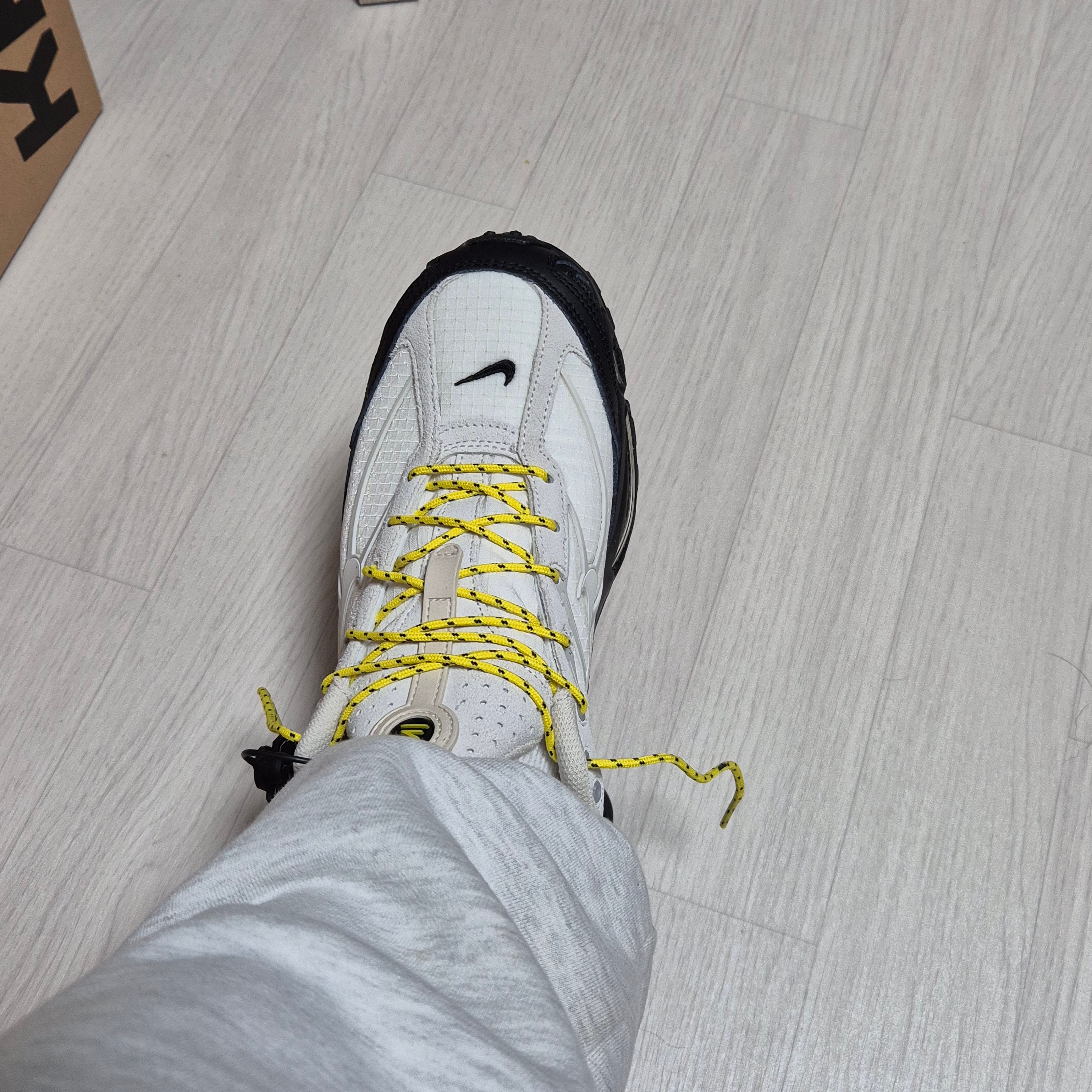 Nike Shox Ride 2 Black and Phantom 착용 스타일 - 1