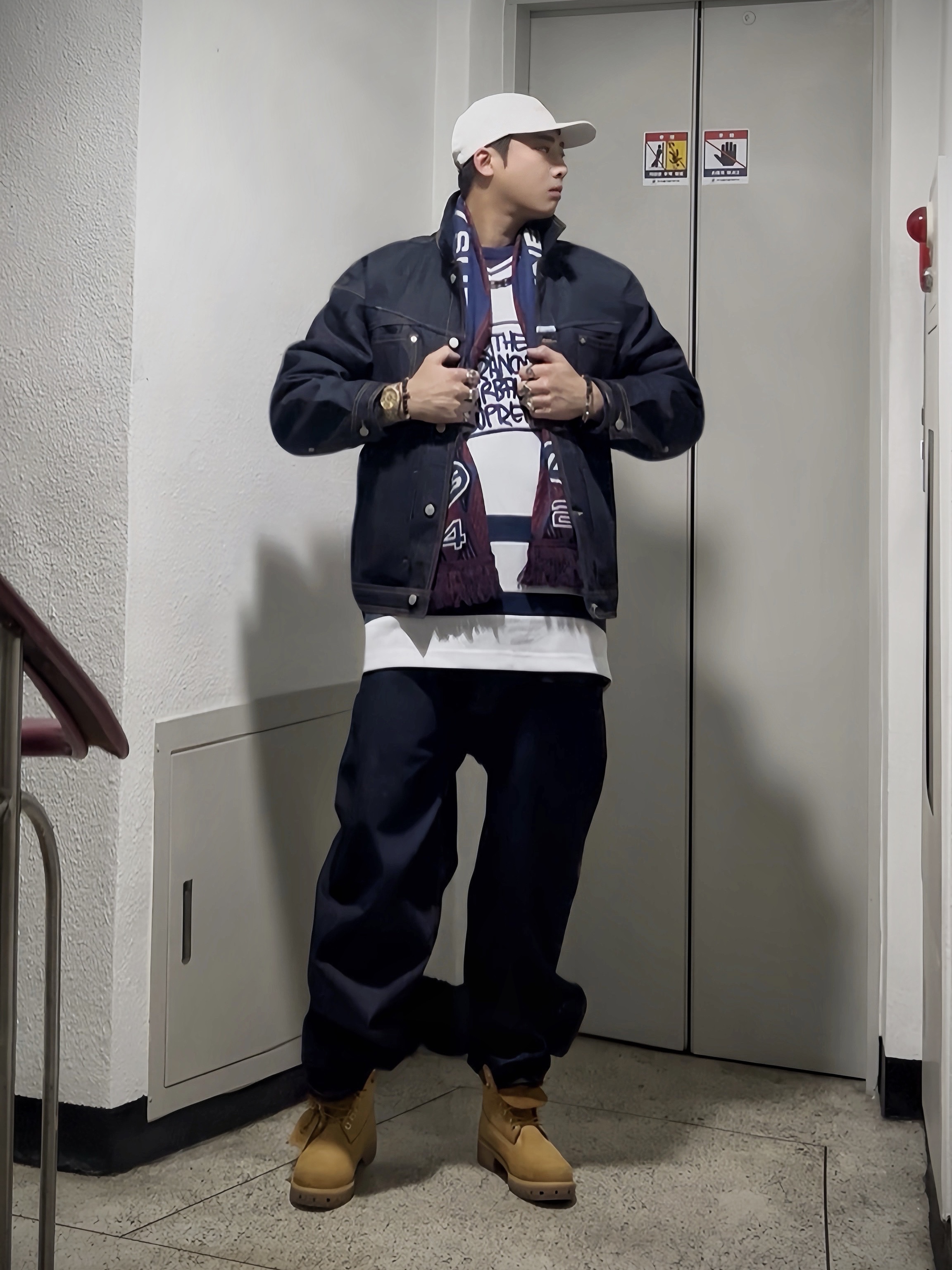 Supreme x MM6 Maison Margiela Painted Camp Cap White - 24SS, Supreme x Martine Rose Scarf Blue - 24FW 착용 스타일 - 3
