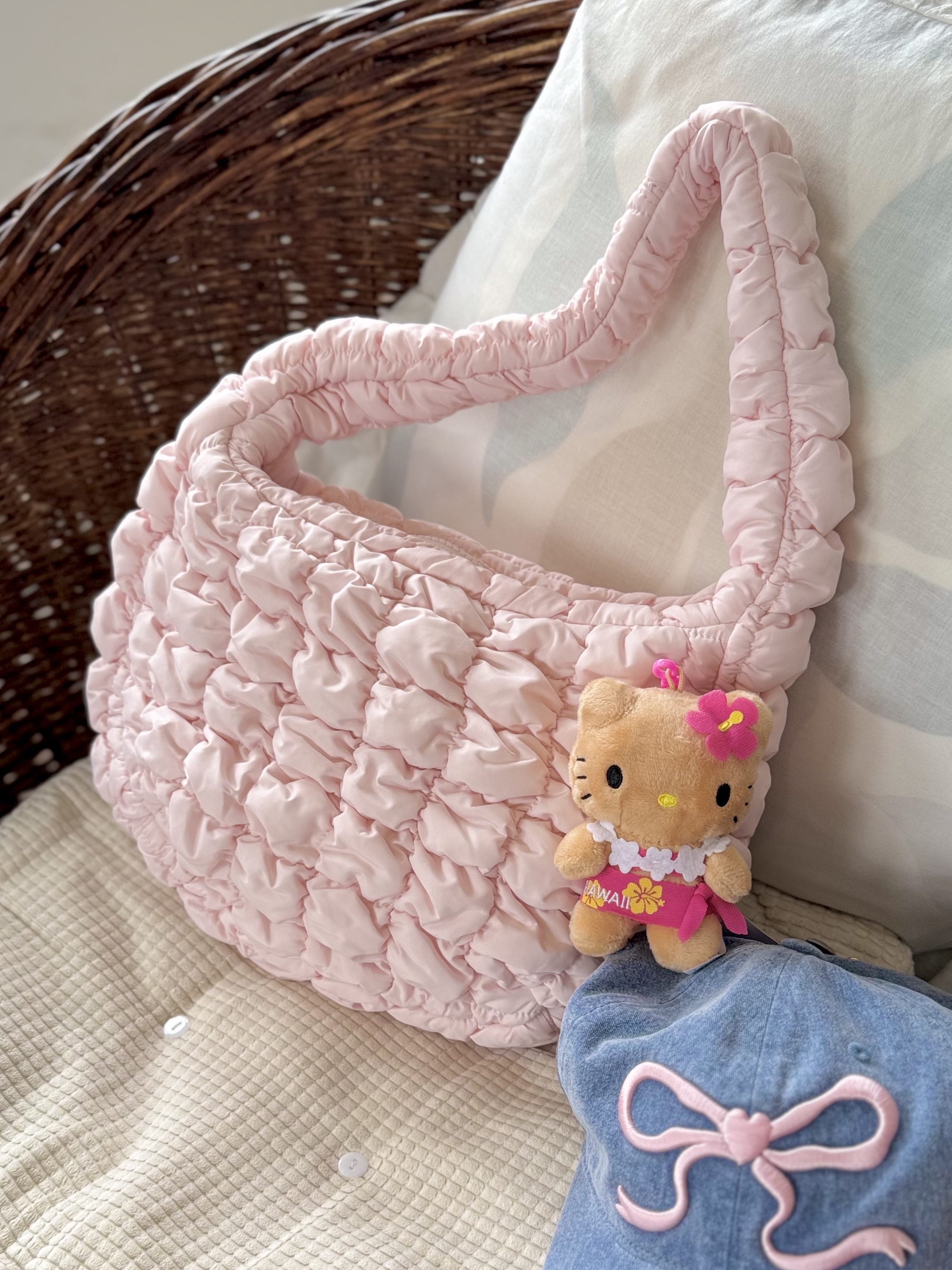 Sanrio Hello Kitty Hula Kiss 4" Hawaii Series Plush, Sanrio Hello Kitty 50th Anniversary 4" Hawaii Series Plush with Strap 착용 스타일 - 5