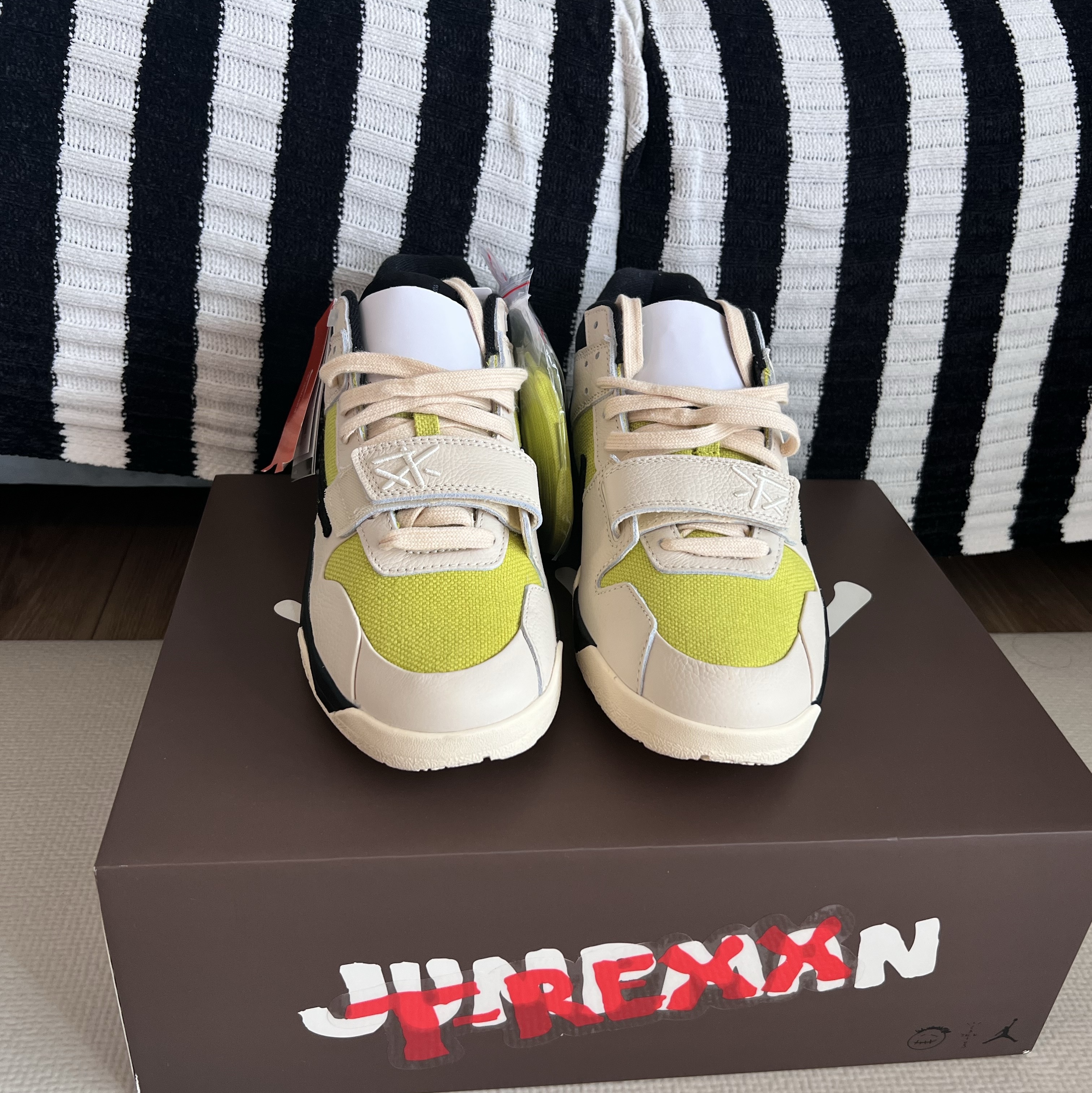 Jordan x Travis Scott Jumpman Jack TR Bright Cactus 착용 스타일